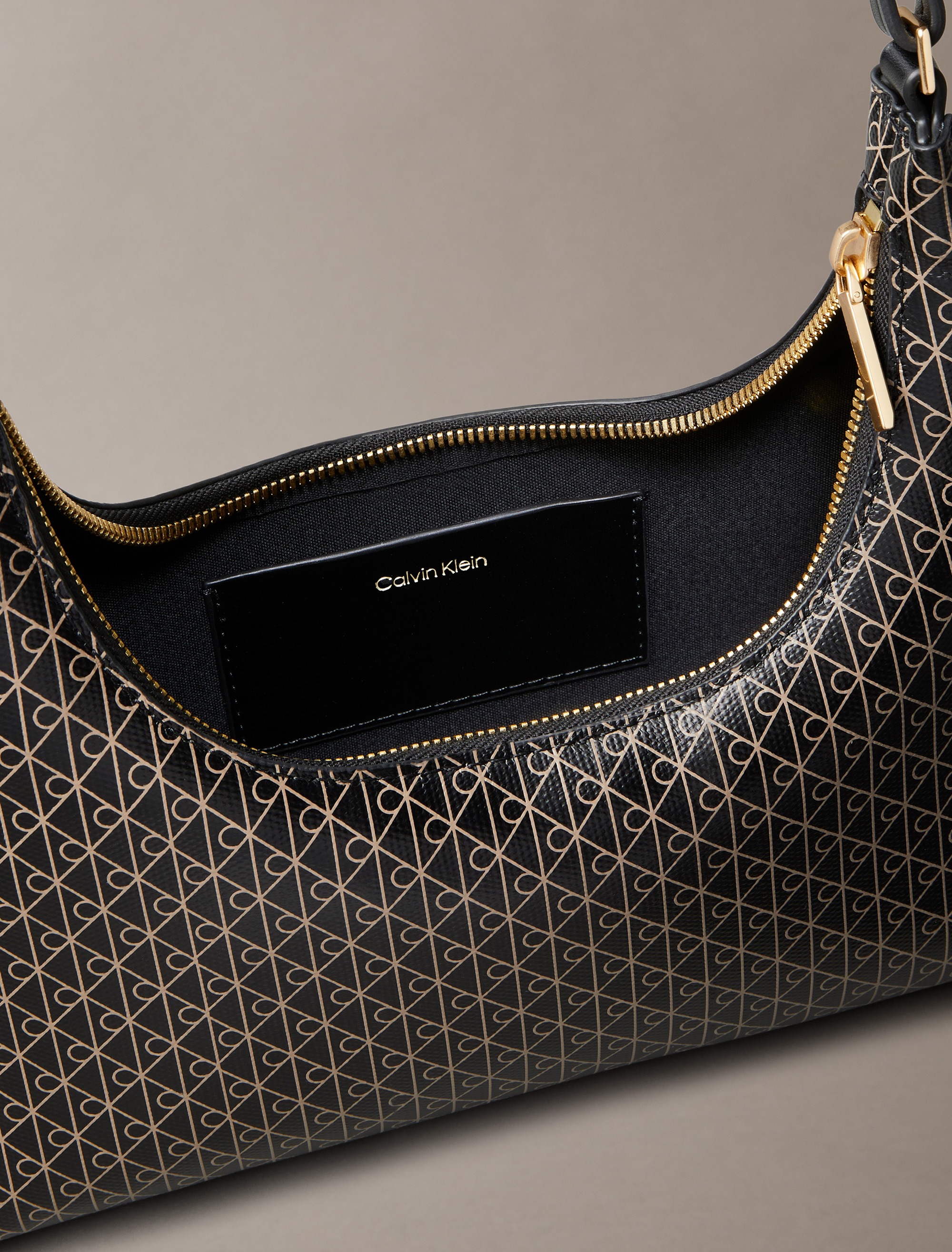 Calvin Klein Schultertasche »AOP SHOULDER BAG« Henkeltasche, Handtasche, Umhängetasche mit CK-Monogramm-Print