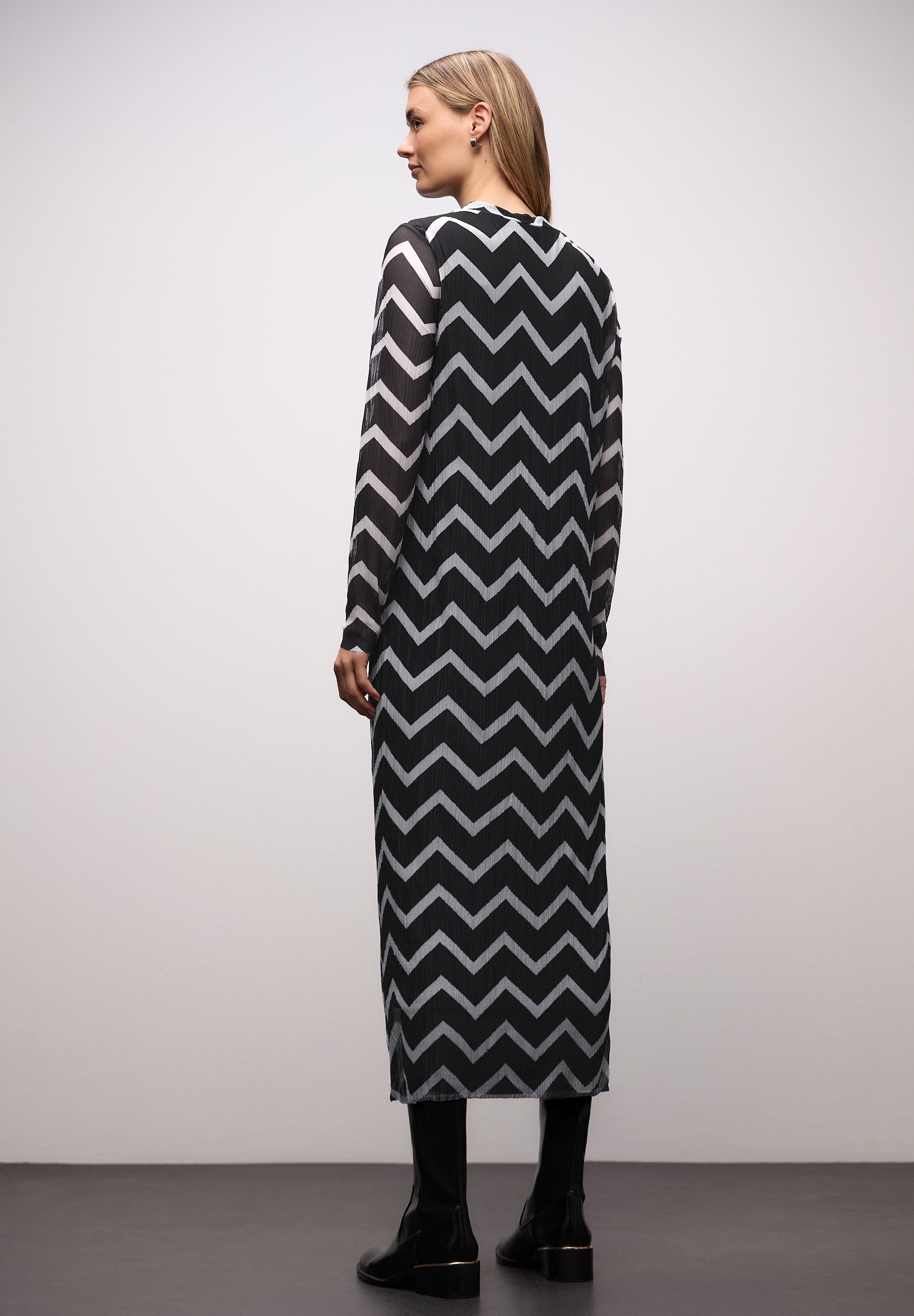 STREET ONE Midikleid Ohne Taschen mit grafischem Muster