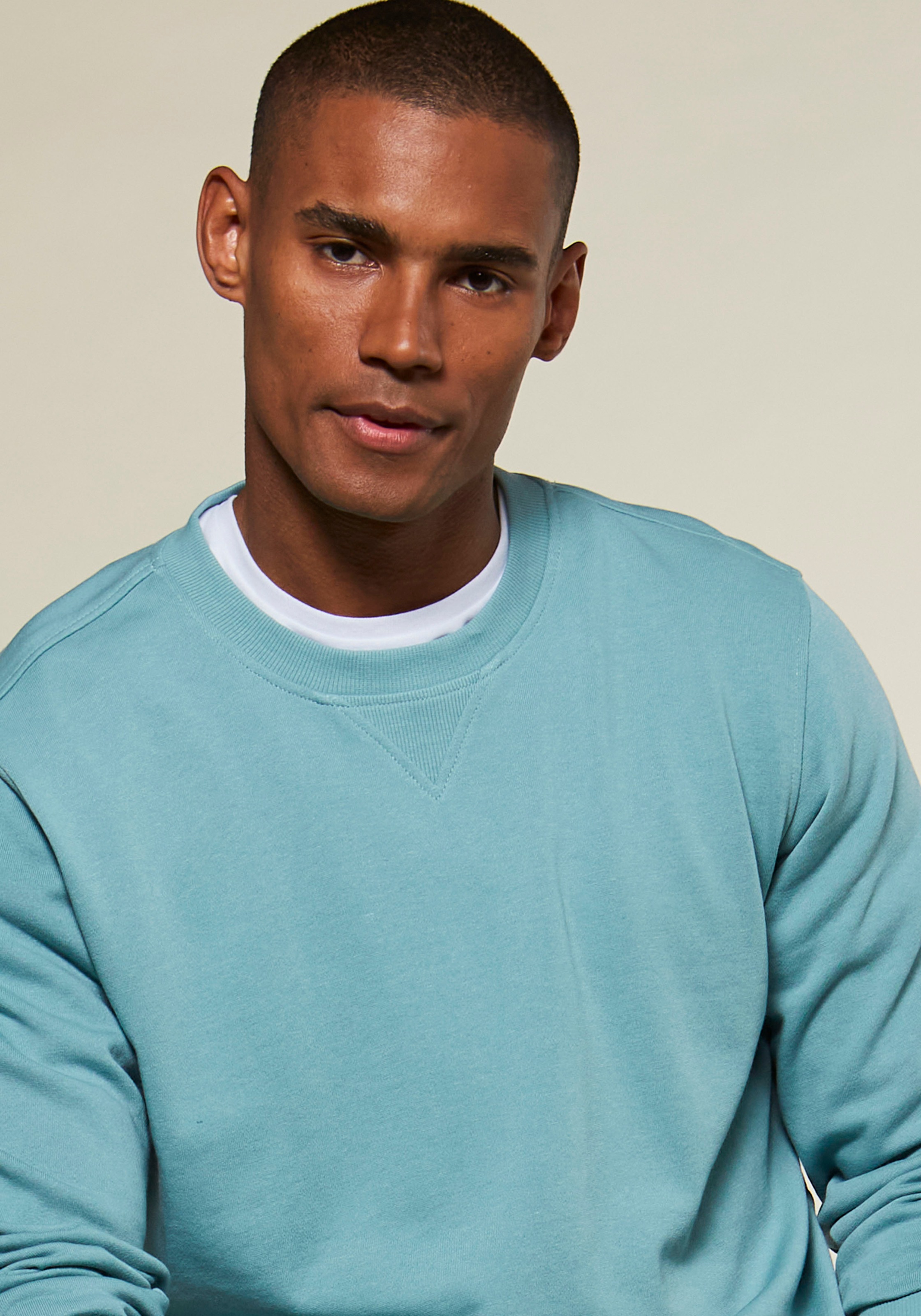 Thumbnail - KangaROOS Sweatshirt "mit Rundhalsausschnitt" mit coolem Rippeinsatz am Ausschnitt vorn