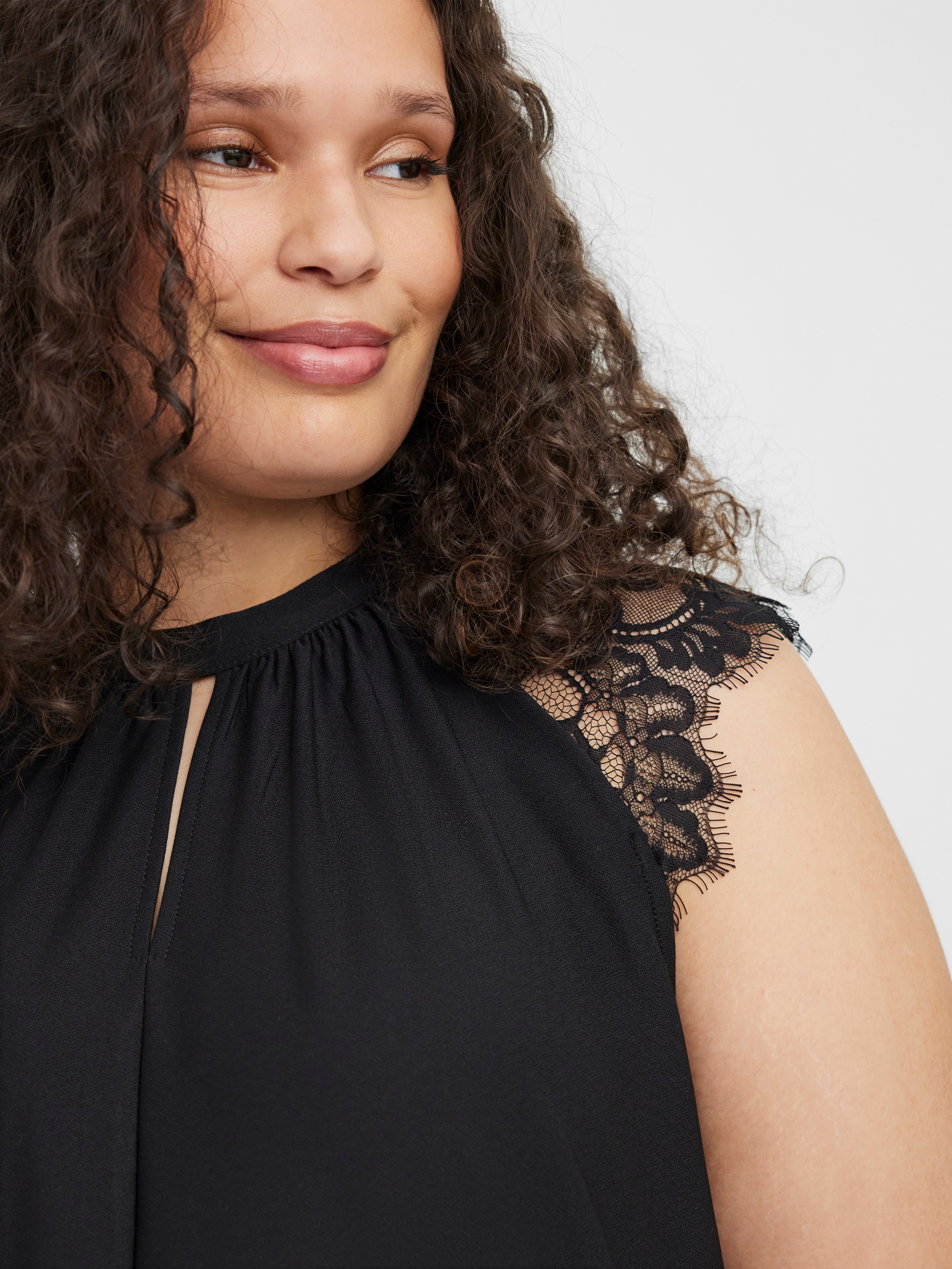Vero Moda Curve Spitzenshirt "VMMILLA SL LACE TOP NOOS CUR" Materialmix, re günstig online kaufen