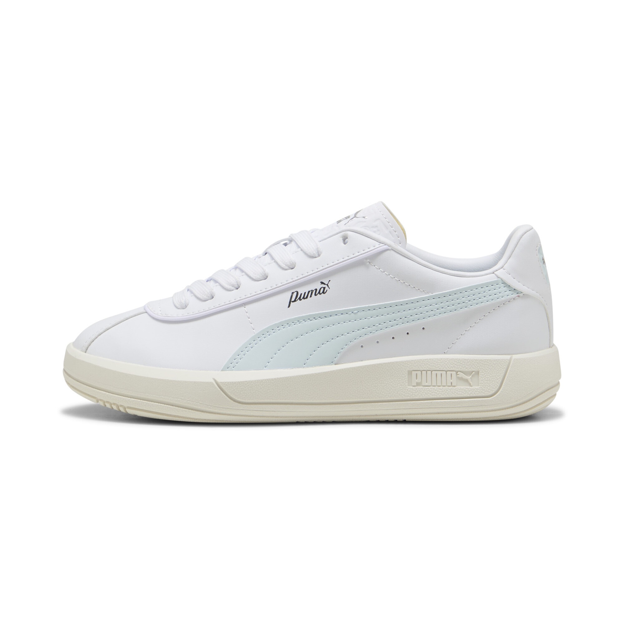 Sneaker PUMA "Puma Club Klassika SL Sneakers Damen", Damen, Gr. 38,5, weiß sea glass silber blau metallic, Obermaterial: Textil, Synthetik; Futter: Textil, Synthetik; Innensohle: Textil; Laufsohle: Gummi, Schuhe Sneaker 2