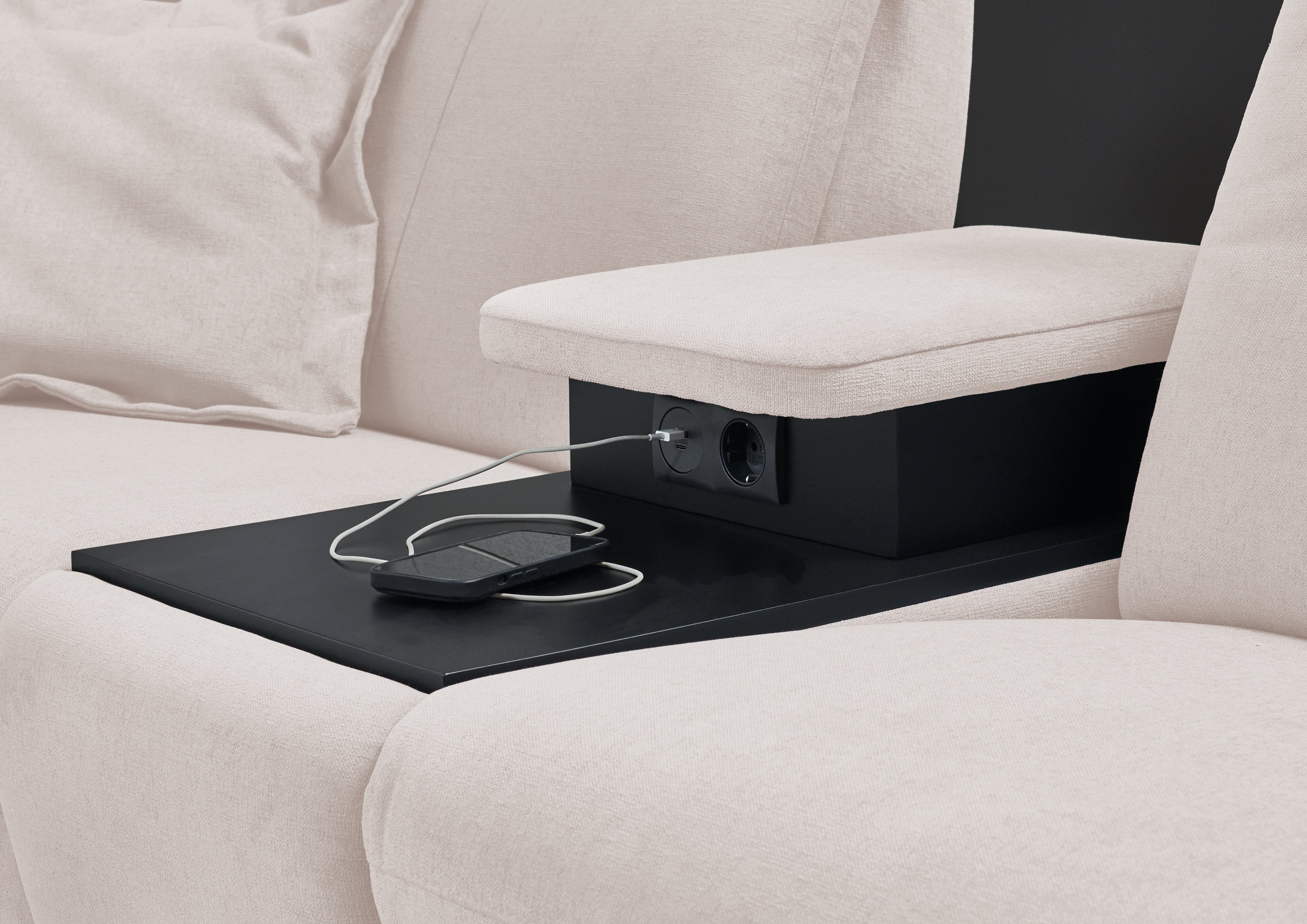 Places of Style 2-Sitzer »Sisto, inklusive 2x Relaxfunktion motorisch mit Herz-Waage-Beschlag«, Zwischenelement mit Tisch, Steckdose & USB-Ladestation