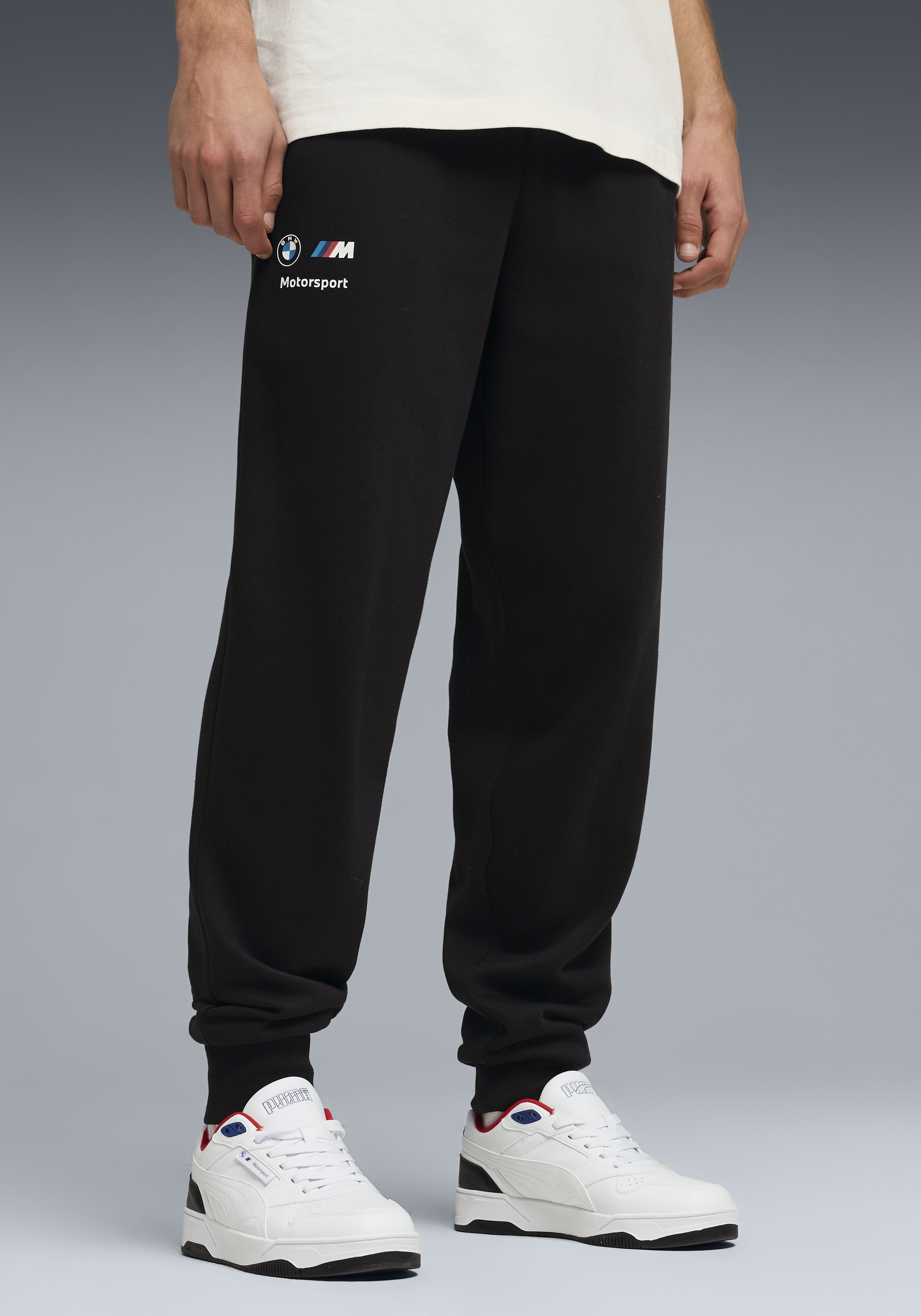 PUMA Trainingshose "BMW MMS ESS PANTS FLEECE" aus Baumwollmischung, mit Nahttaschen, regular fit, mit Logodruck