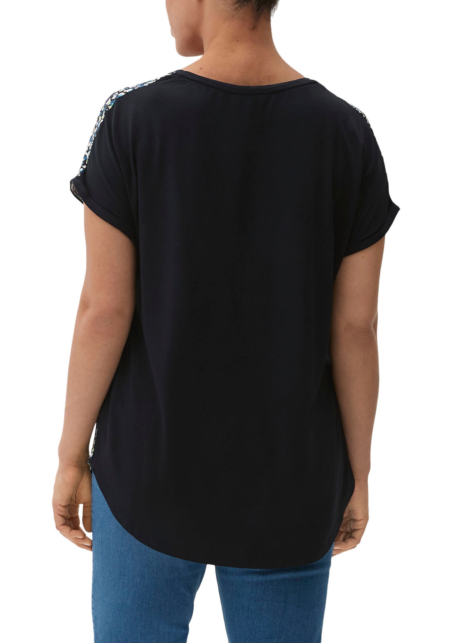 TRIANGLE T-Shirt, mit Allover-Print vorne