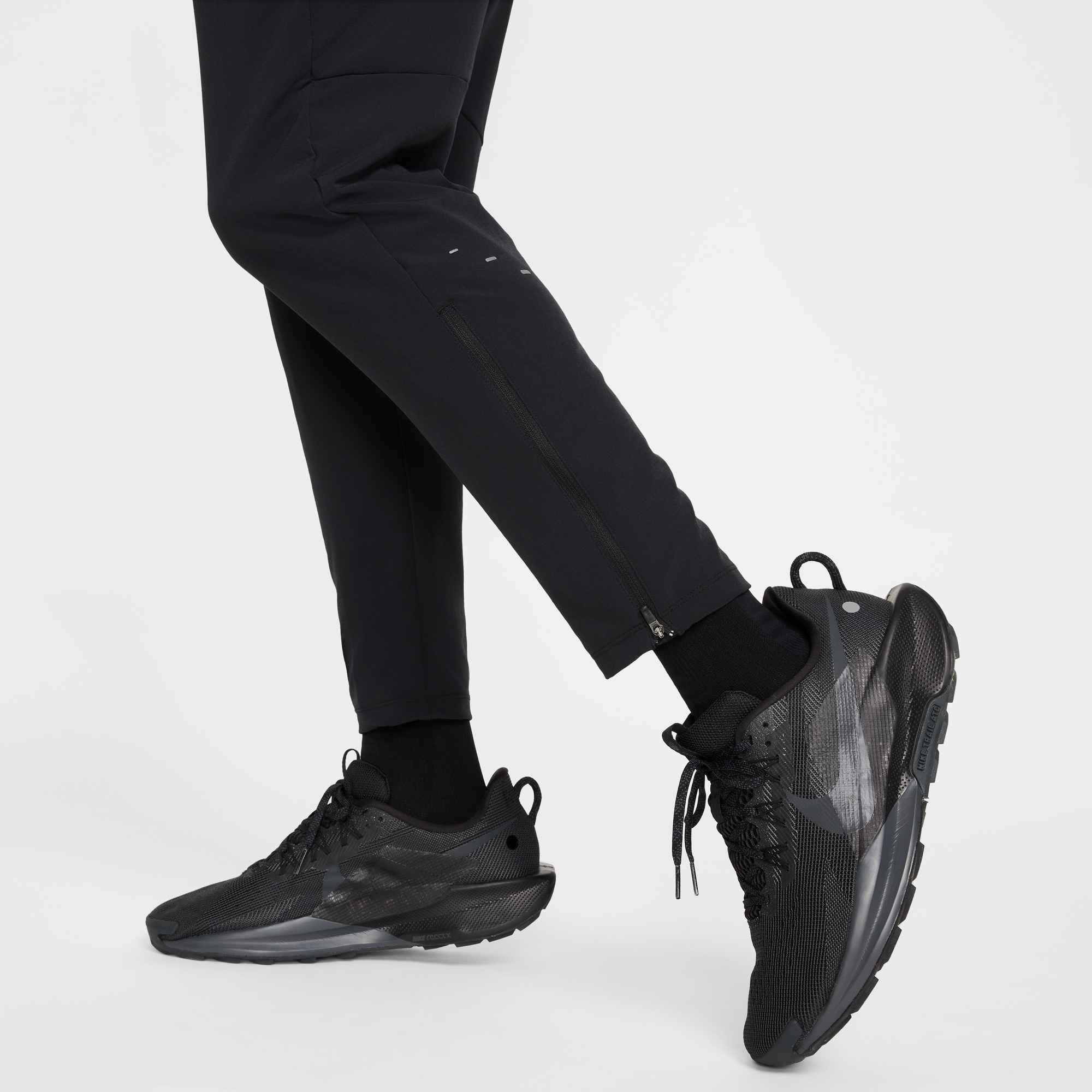 Nike Laufhose »M NK DF STRIDE WVN PANT«  schweißableitendes Material, flache Nähte, mit Taschen