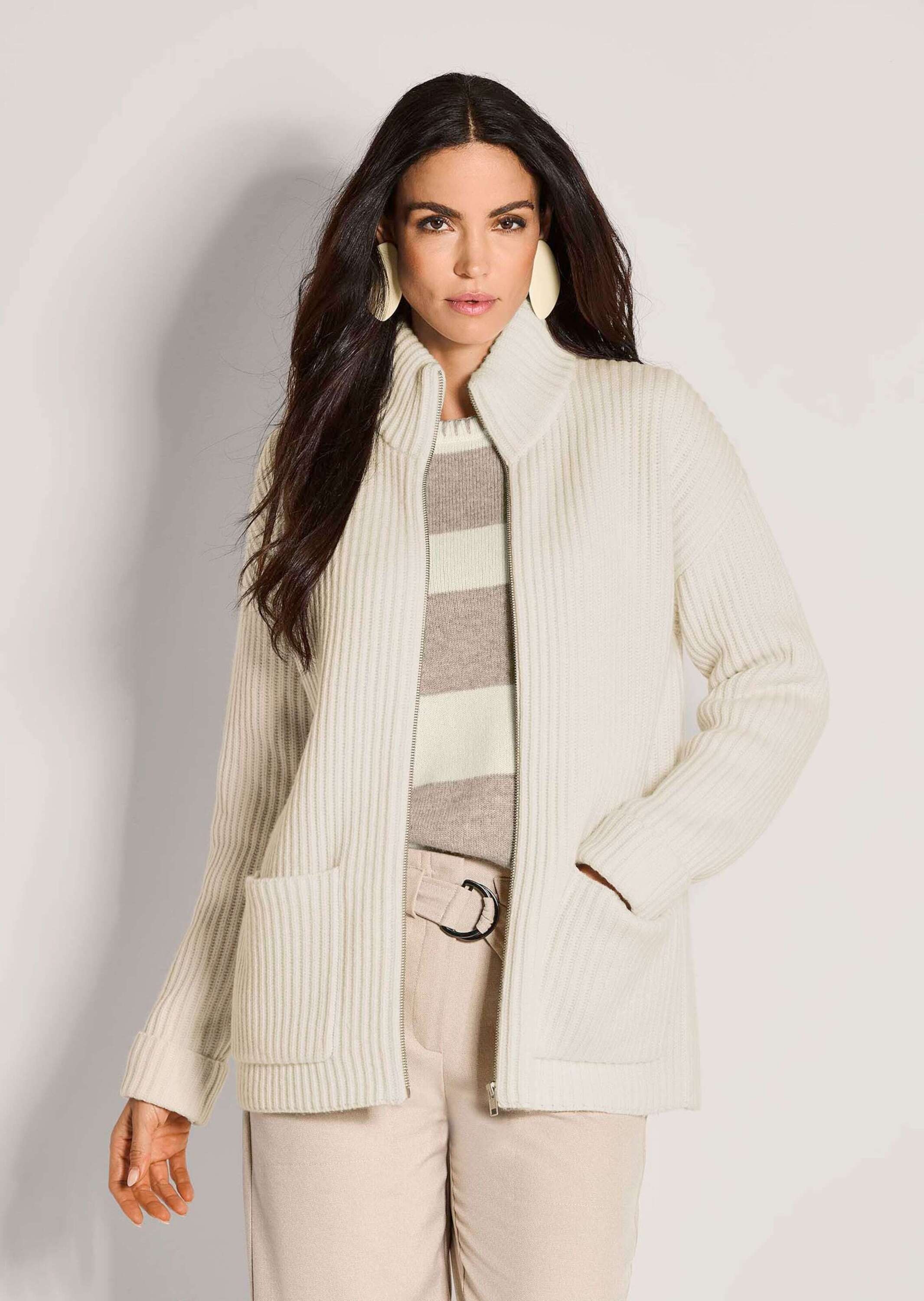 Thumbnail - MADELEINE Strickjacke "Cardigan Weiche Wolljacke mit Reißverschluss" Grobstrick