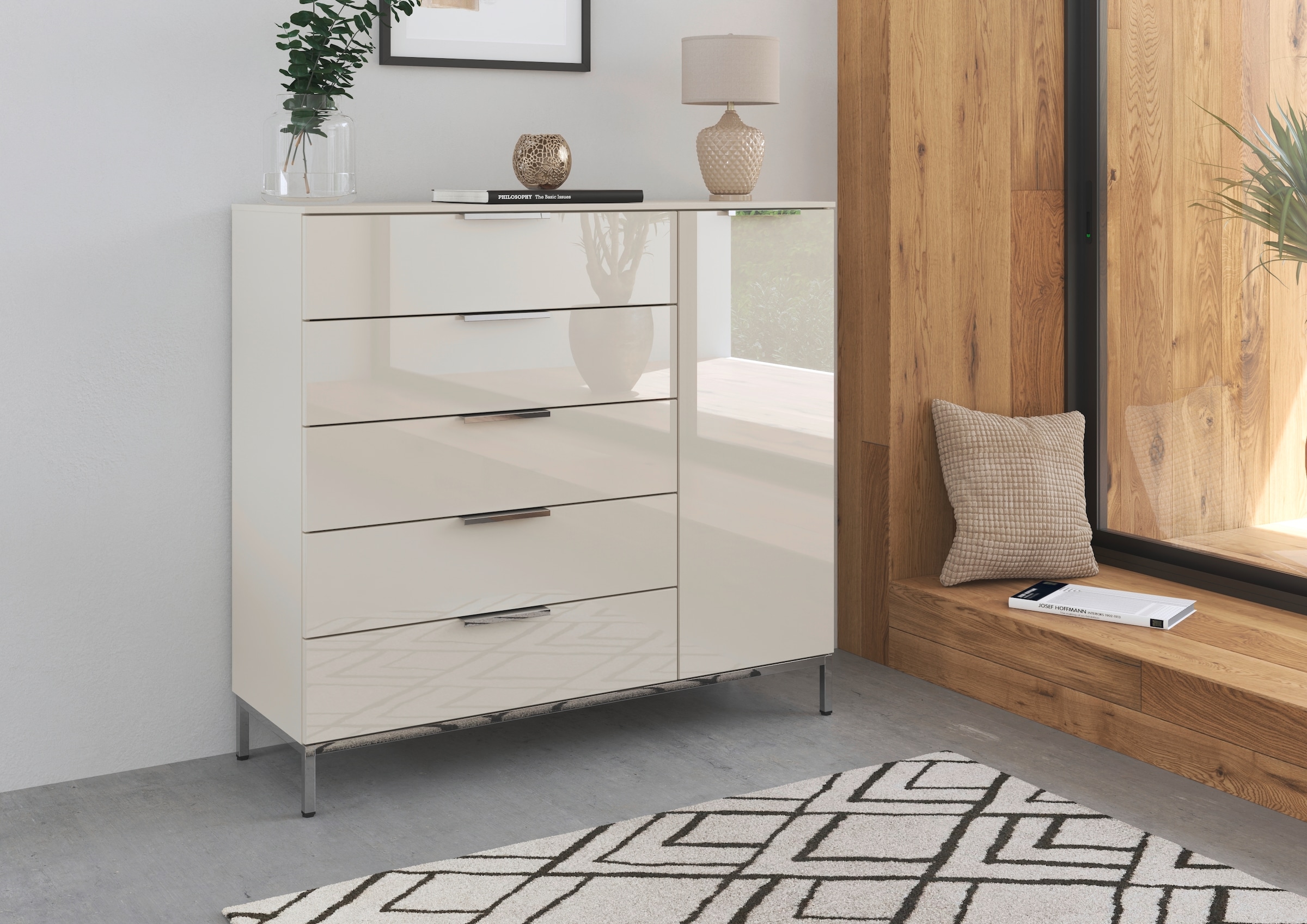 rauch Kombikommode »Kommode Türkommode Sideboard Kombikommode FLIPP mit Glasfront«, (Breite 120 cm mit 2 Einlegeböden), 1-türig mit 5 Schubladen und Soft-Close-Funktion sowie Glasfront