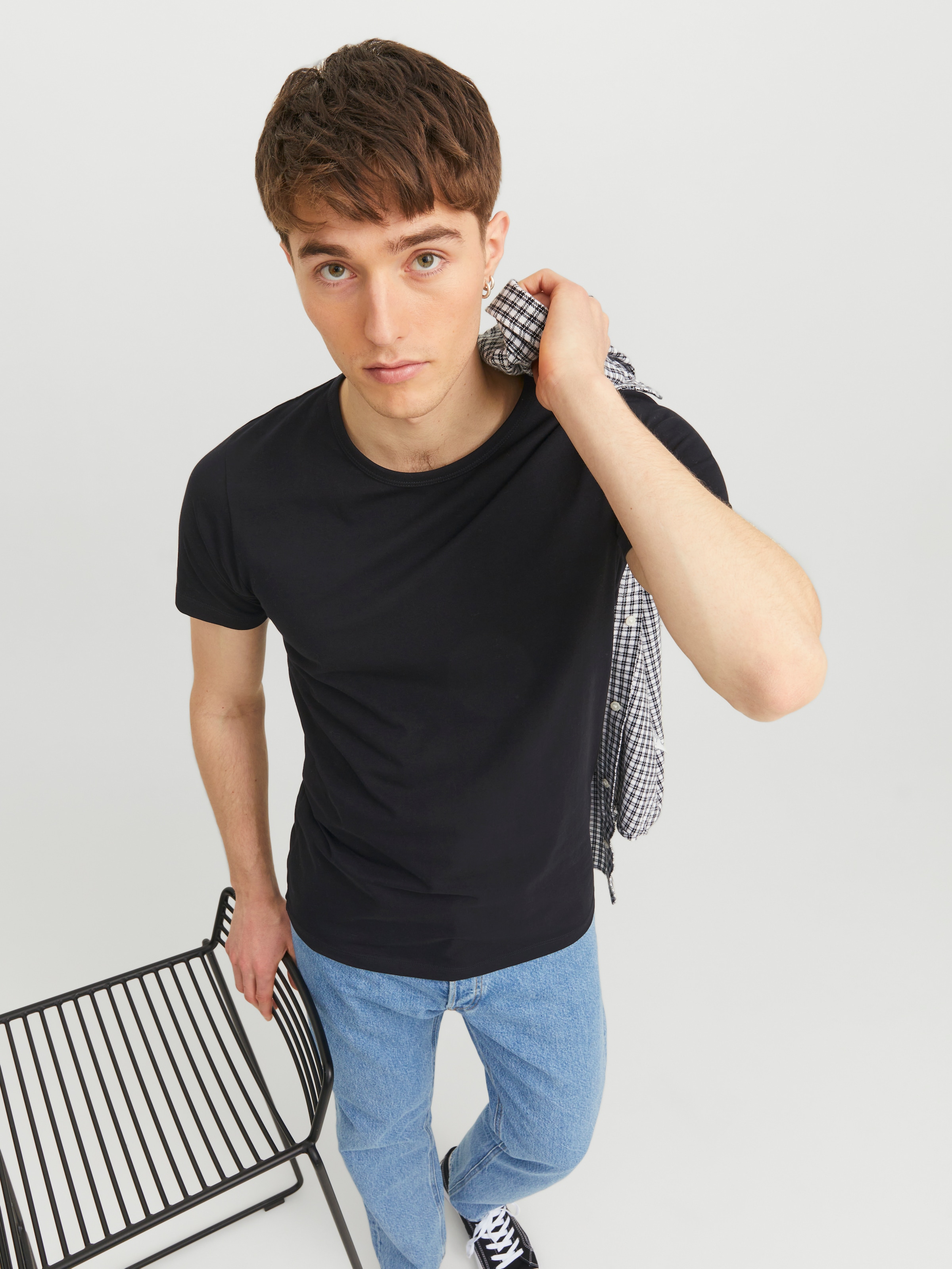 Jack & Jones T-Shirt »JJEBASIC mit schmaler Passform für jeden Tag« unifarben, modisch, schmal, Baumwollmischung, Rundhals