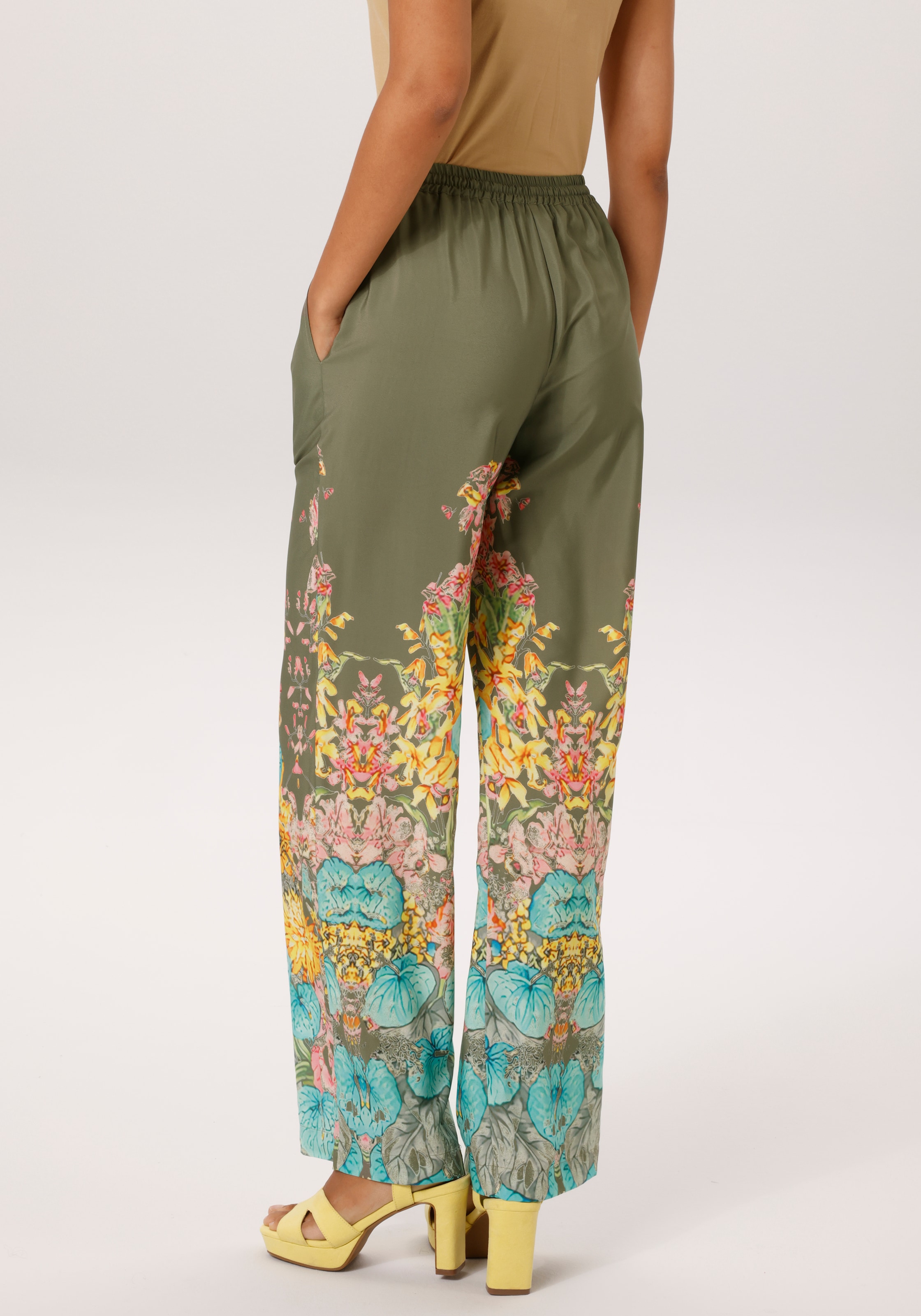 Aniston CASUAL Schlupfhose  mit farbenfrohen Blumendruck - NEUE KOLLEKTION