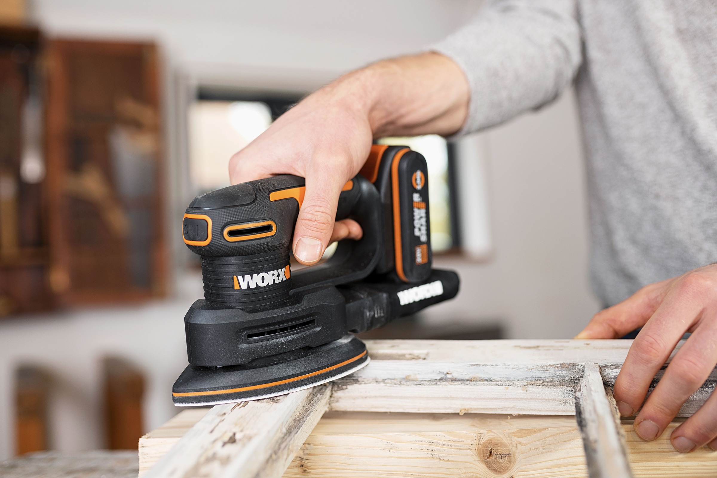 Worx Akku-Tellerschleifer »WX822.9«, für Holzmöbel und Türen, mit Staubfangsack, ohne Akku & Ladegerät