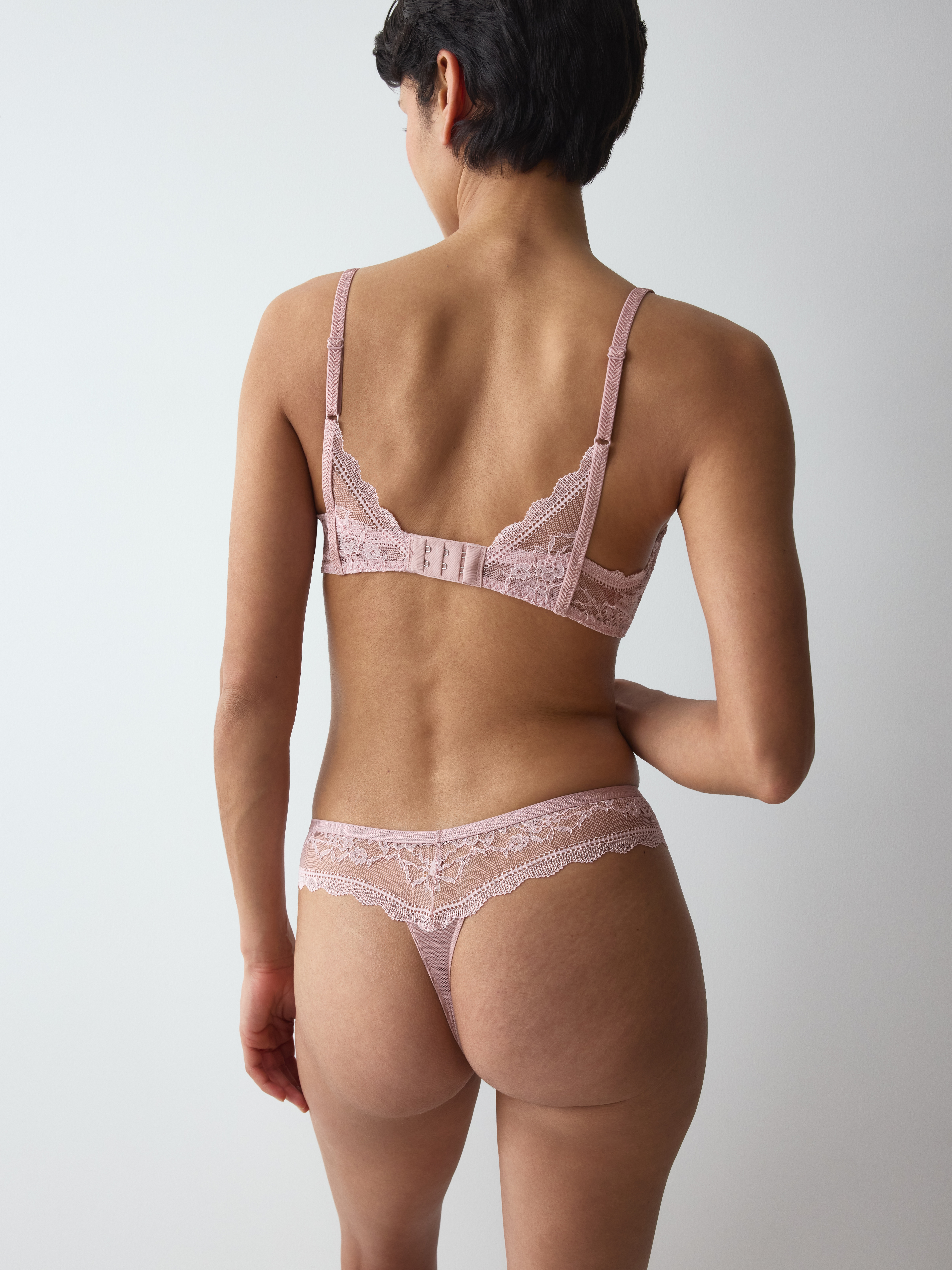 Triumph Slip "Comfort Allure String" florale Stretch-Spitze, elastisch, eleganter Look