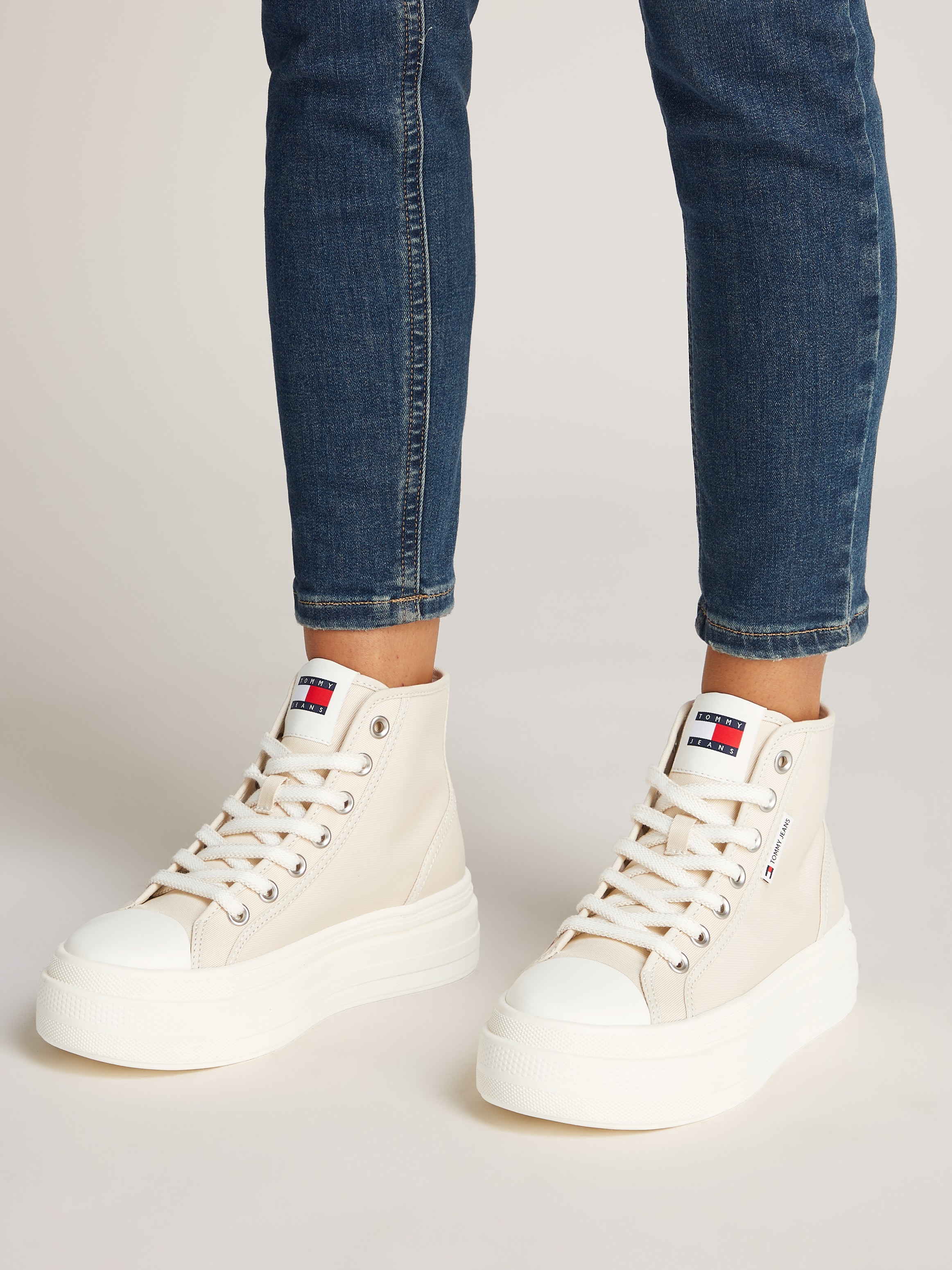 Tommy Jeans Plateausneaker »TJW FOXING FLATFORM SNEAKER HIGH«, Freizeitschuh, Schnürboots, High Top-Sneaker mit Kontrastnähten