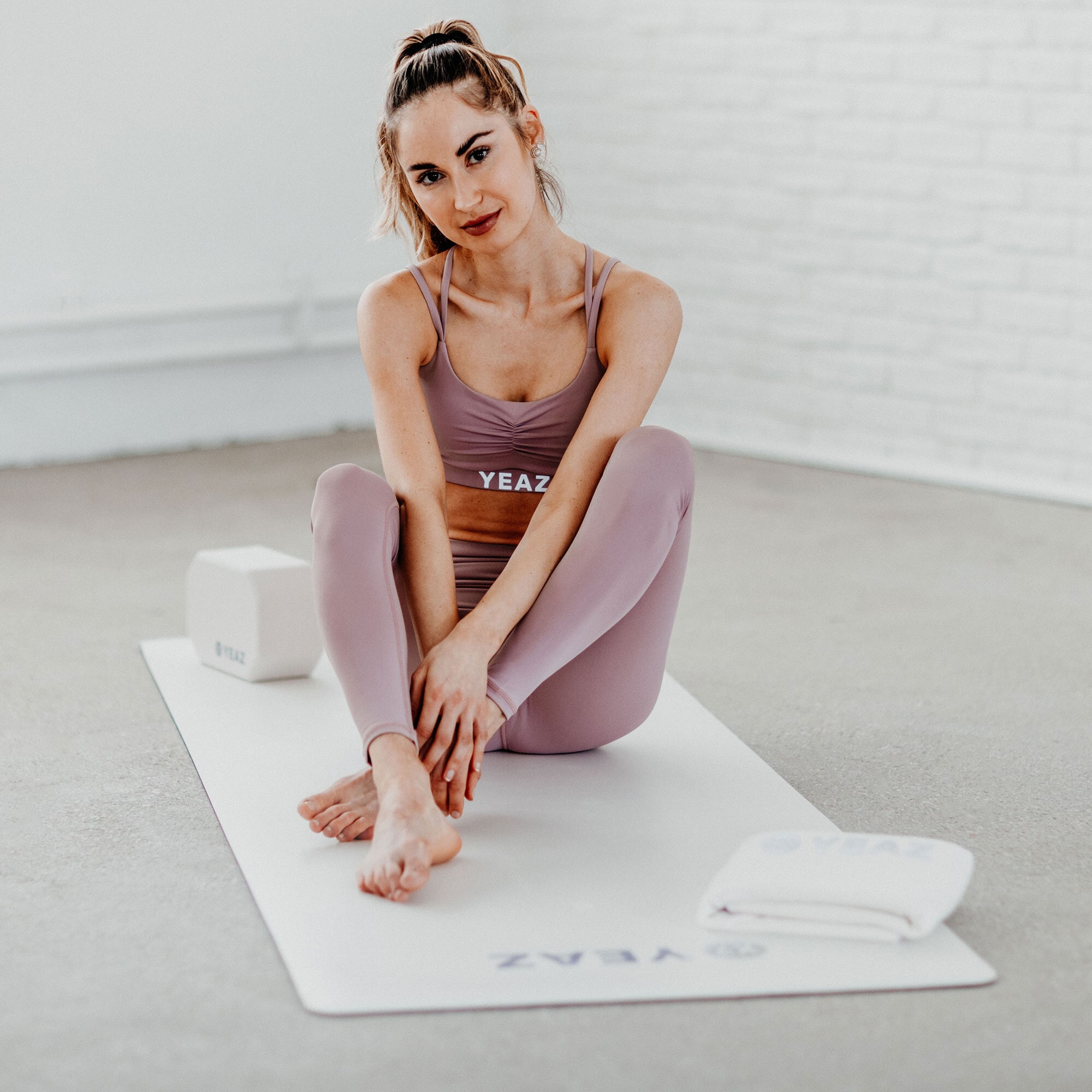 YEAZ Yogamatte »Set - Handtuch & Matte CARESS«