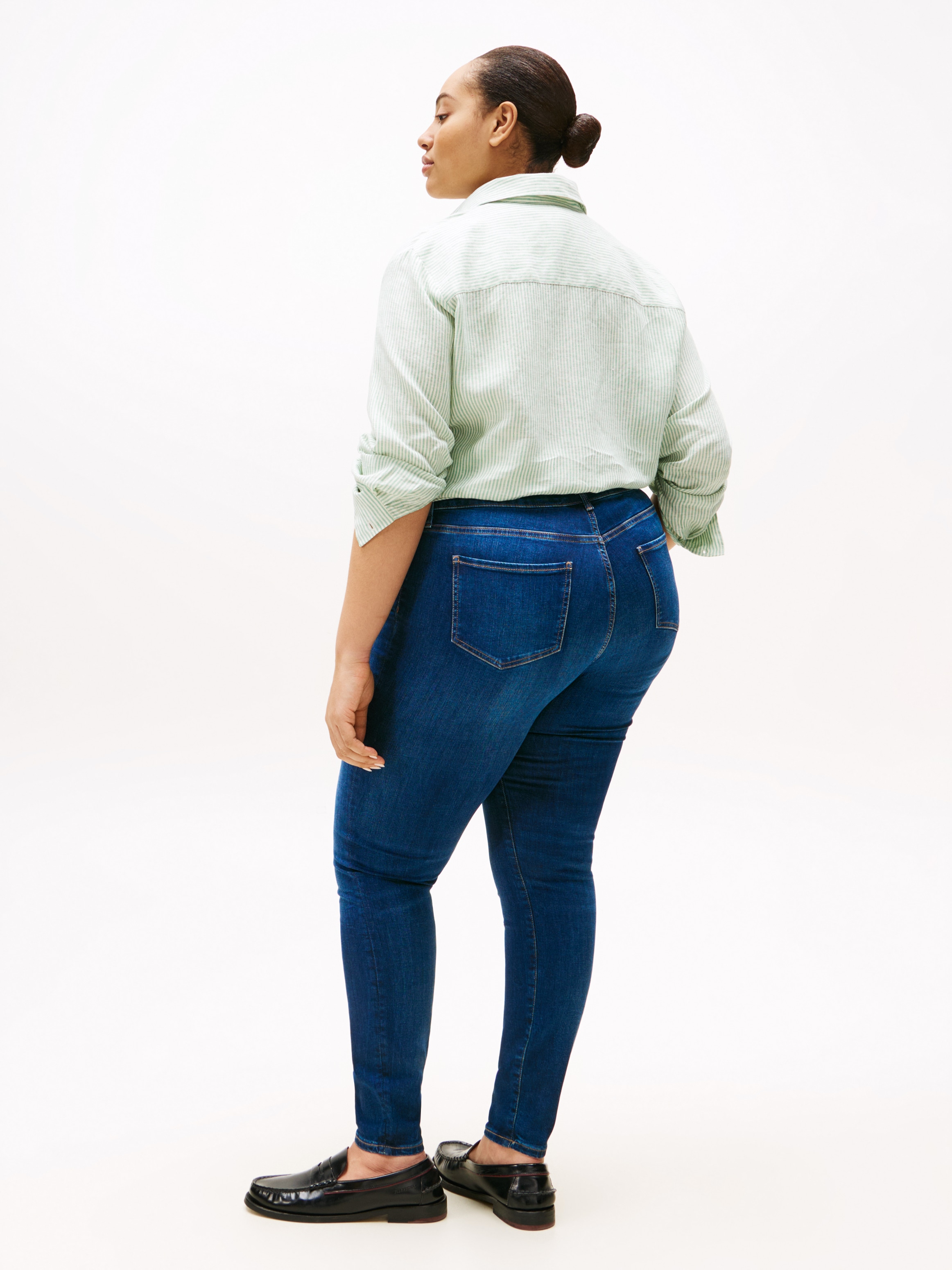 Tommy Hilfiger Curve Skinny-fit-Jeans »CRV HARLEM SKINNY RW NEW DOREEN«, in Großen Größen, Tommy Jeans Logo-Badge, stoned wash Optik