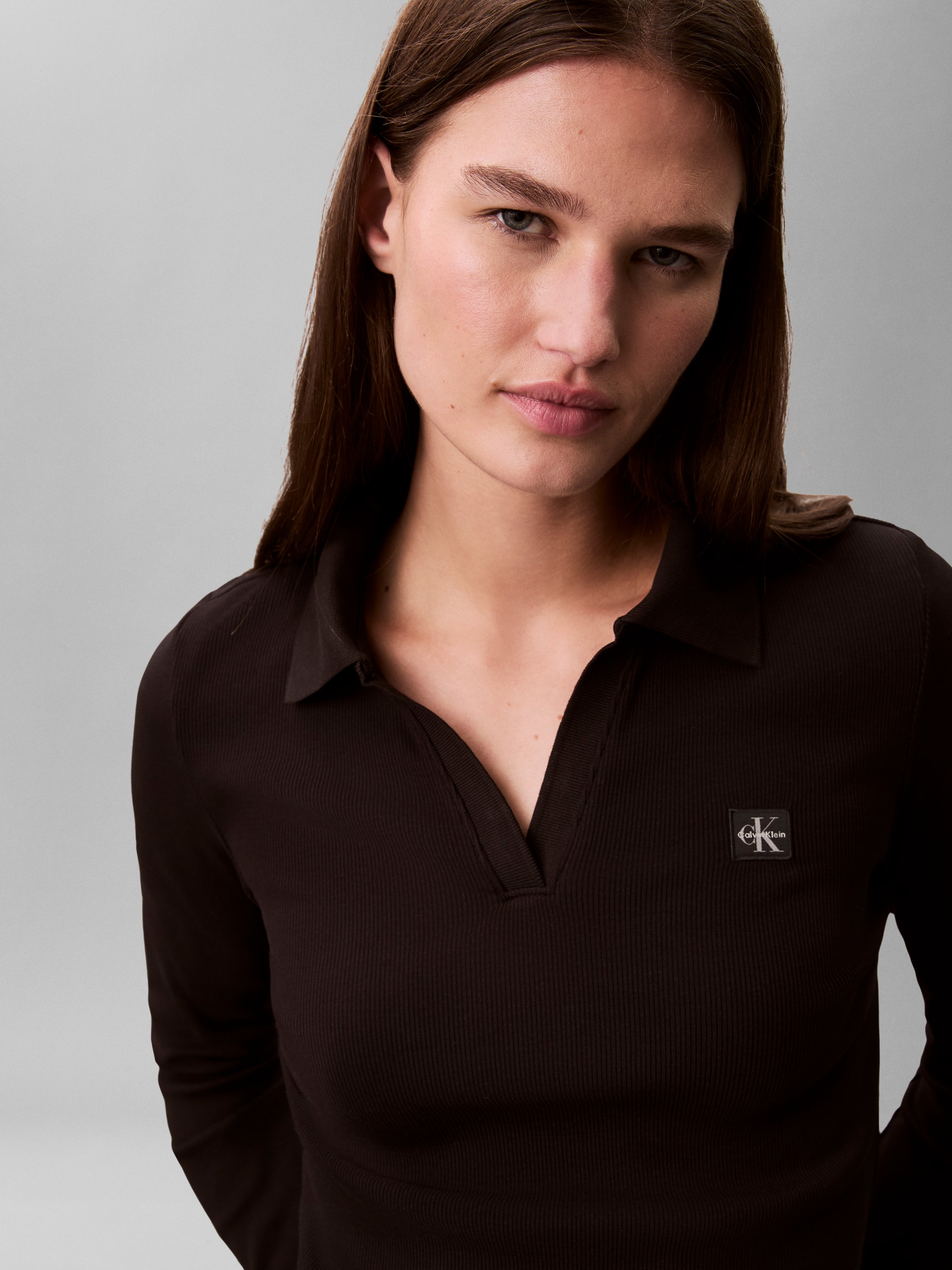 Calvin Klein Jeans Langarmbluse Figurbetonte Passform mit V-Ausschnitt