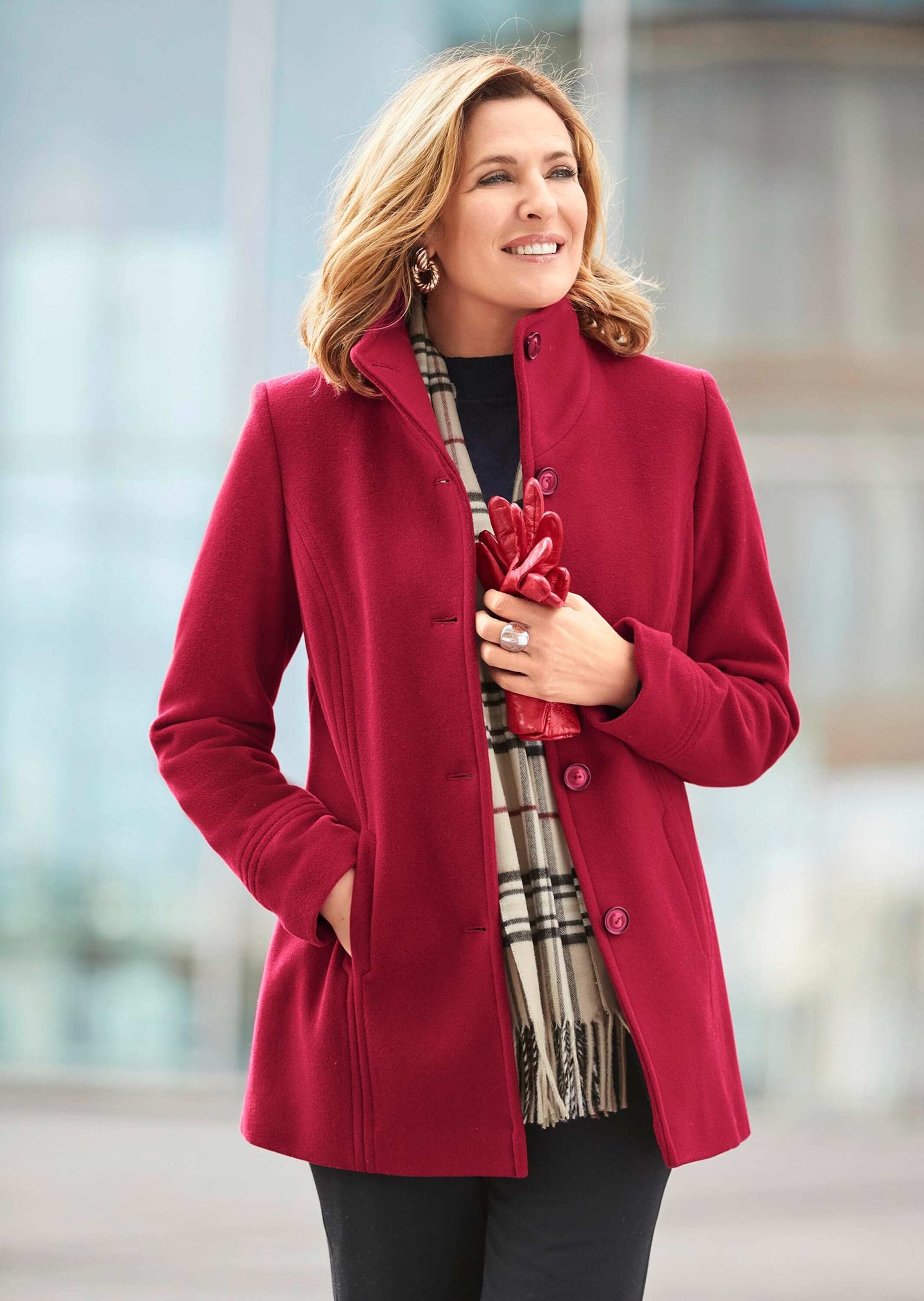 Wolljacke GOLDNER "Kurzgröße Wolljacke mit feinen Details", Damen, Gr. 24, rot (dunkelrot), Obermaterial: 60% Wolle WO. 25% Polyester PES. 10% Polyamid PA. 5% sonstige Fasern AF., Sonstiges, Jacken, Vielseitig zu kombinieren 2