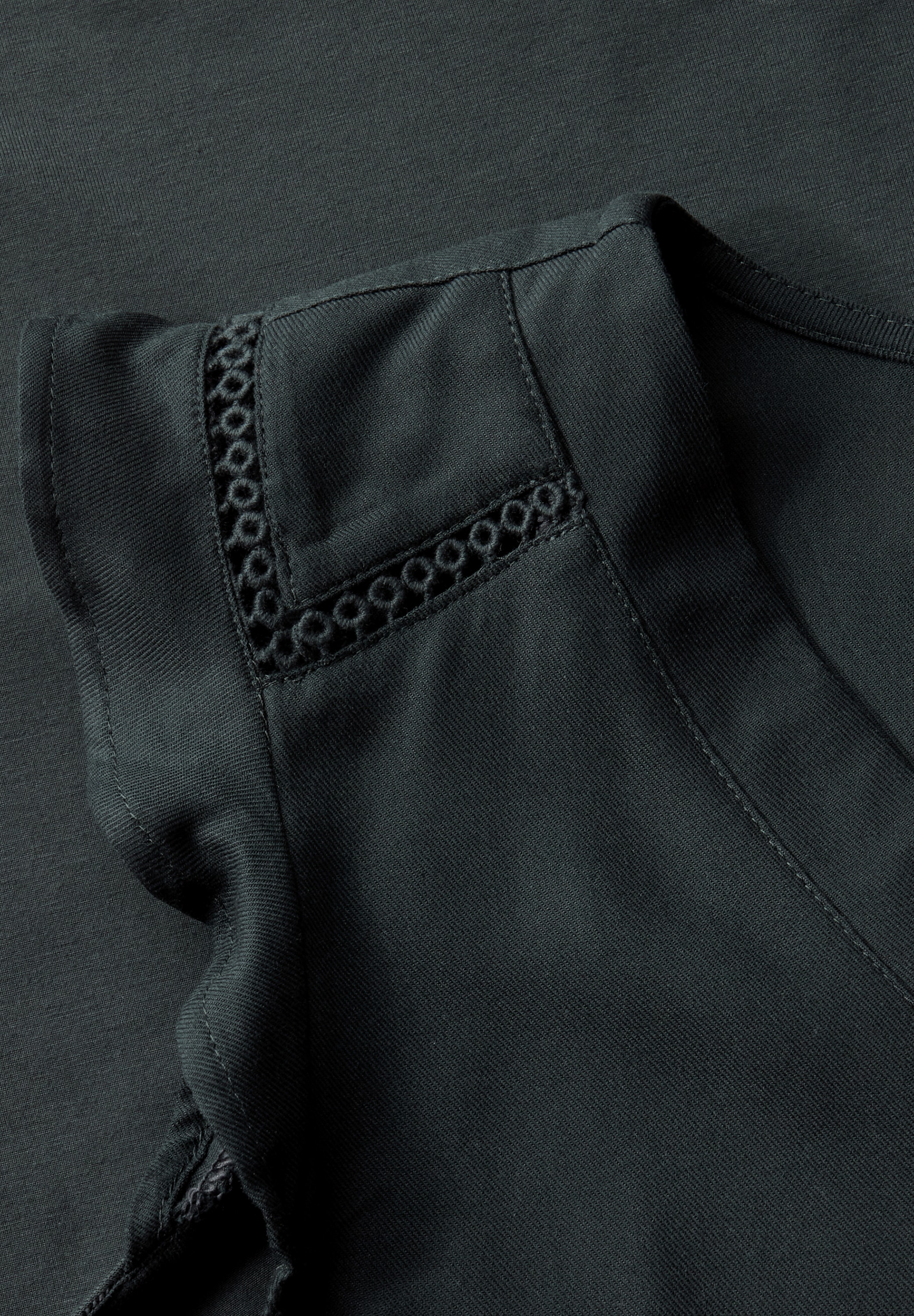 STREET ONE Spitzentop, aus elastischem Materialmix