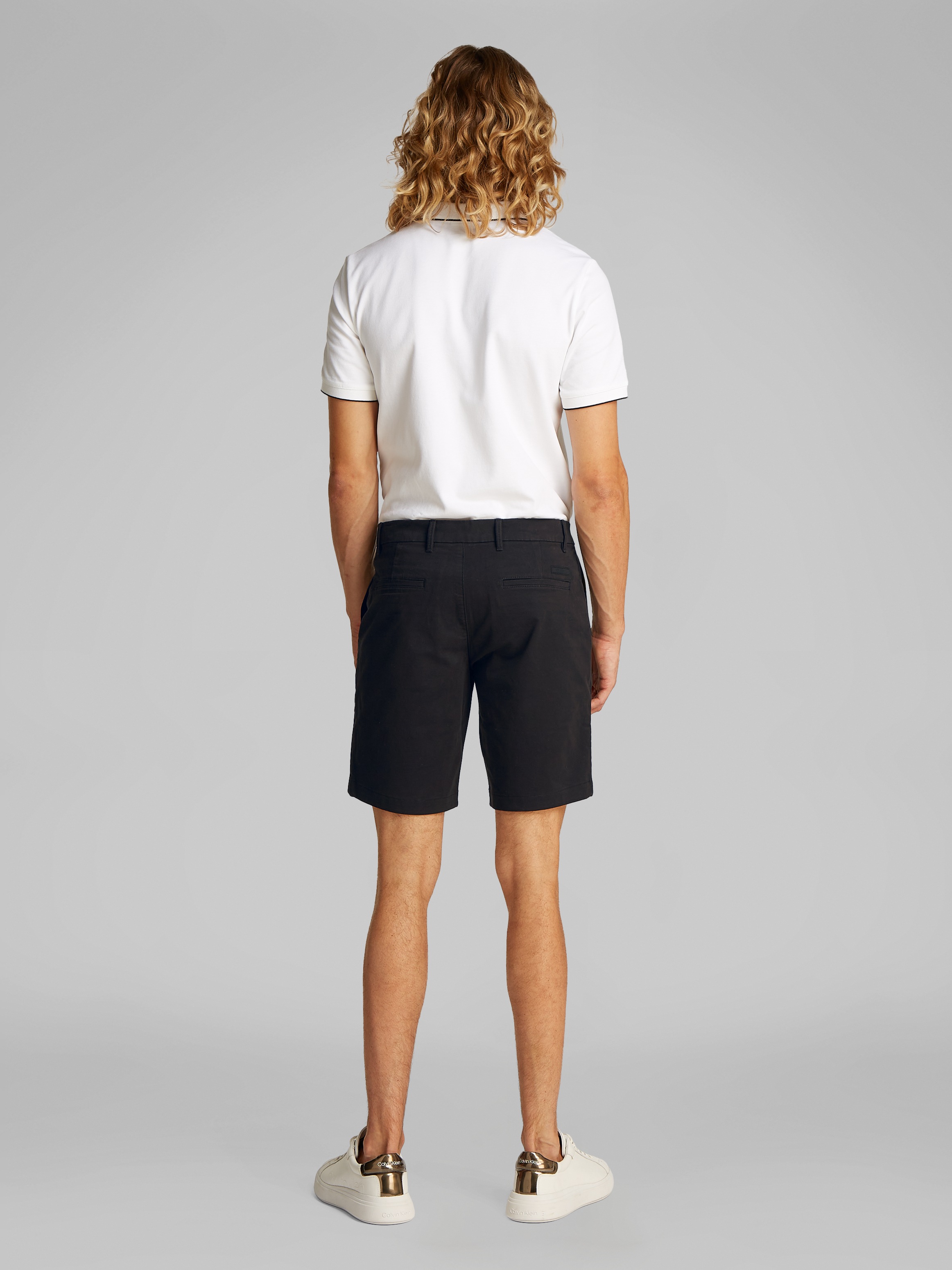 Calvin Klein Chinoshorts »MODERN TWILL SLIM CHINO SHORT«, mit Logo-Patch