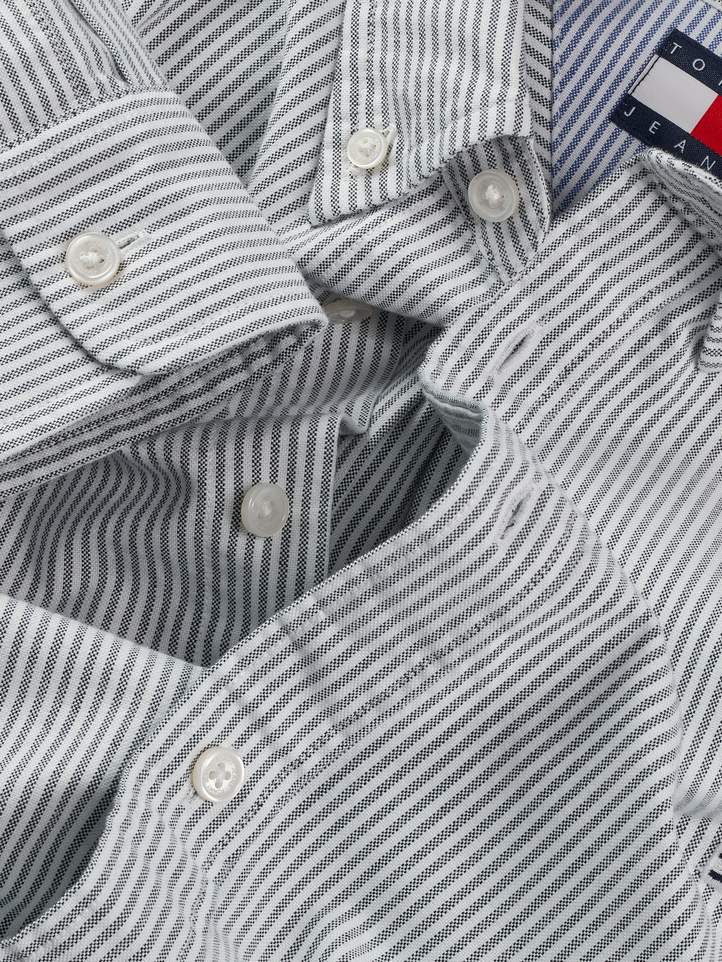 Tommy Jeans Langarmhemd »TJM SLIM STRIPE OXFORD SHIRT EXT«, Mit Button-Down-Kragen