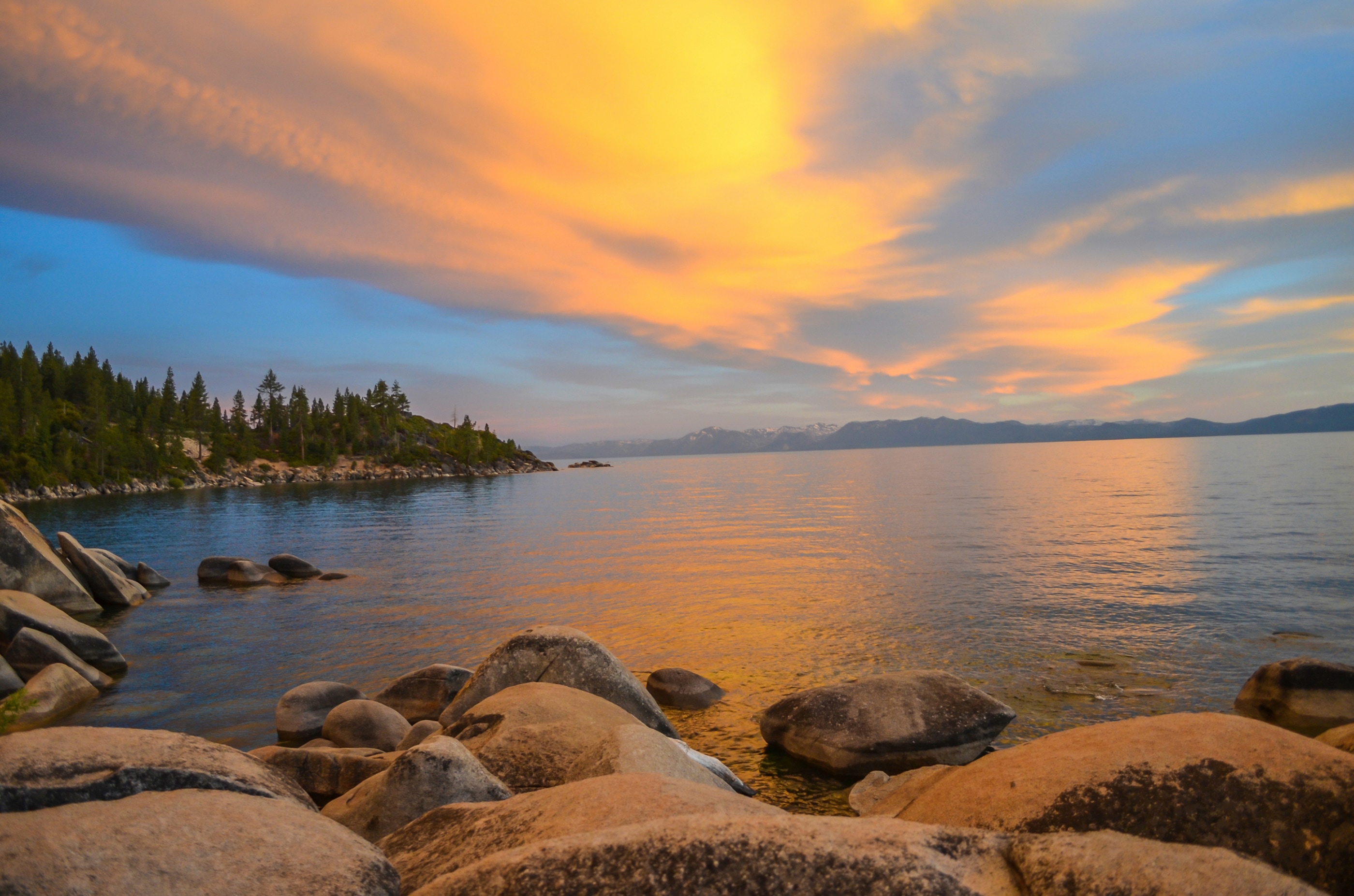 Papermoon Fototapete "LAKE TAHOE-STRAND KLIPPEN FELSEN WALD SEE SONNE GEBIRGE"
