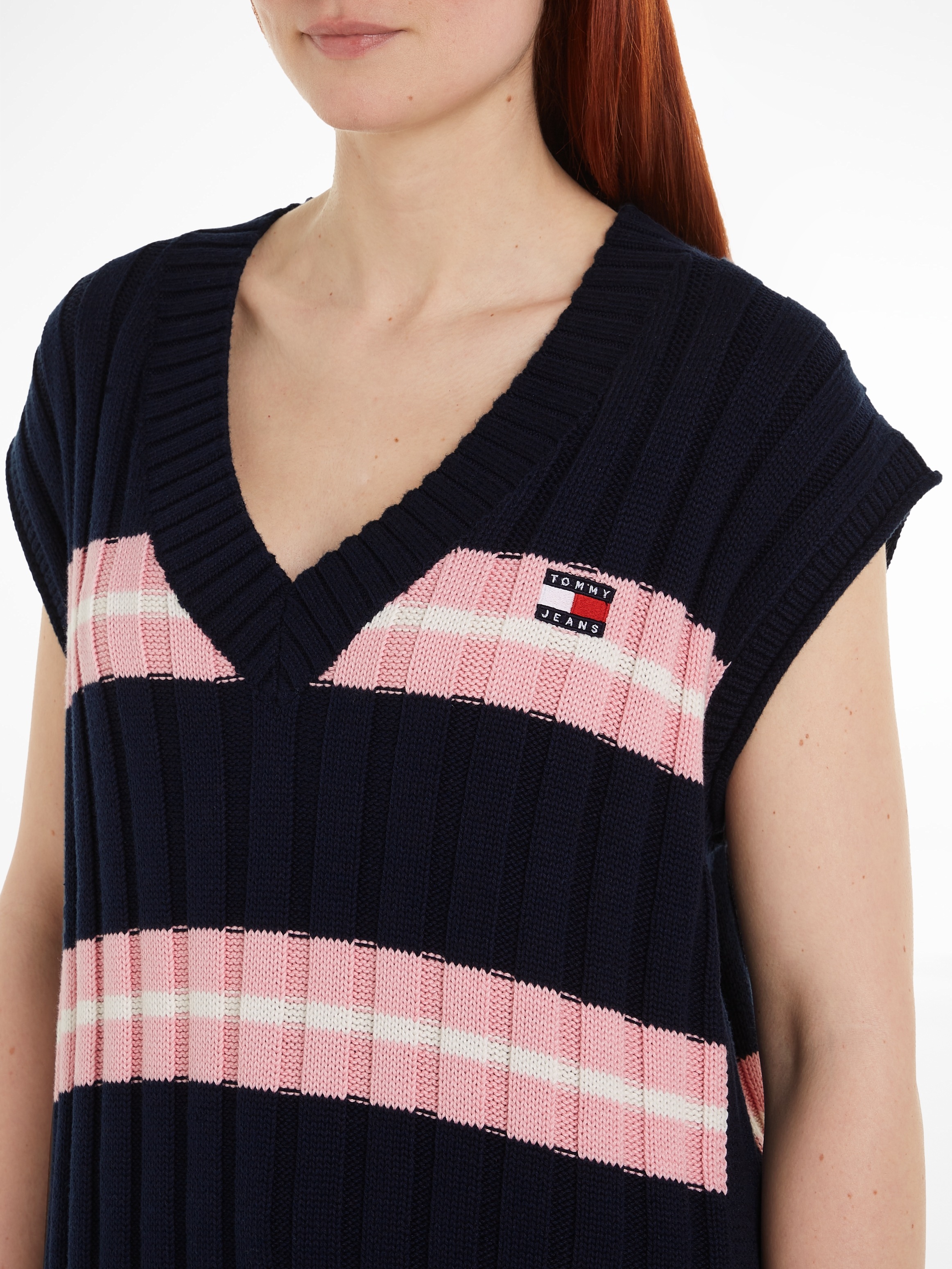 Tommy Jeans V-Ausschnitt-Pullover »TJW STRIPE V-NECK VEST«, mit Logopatch
