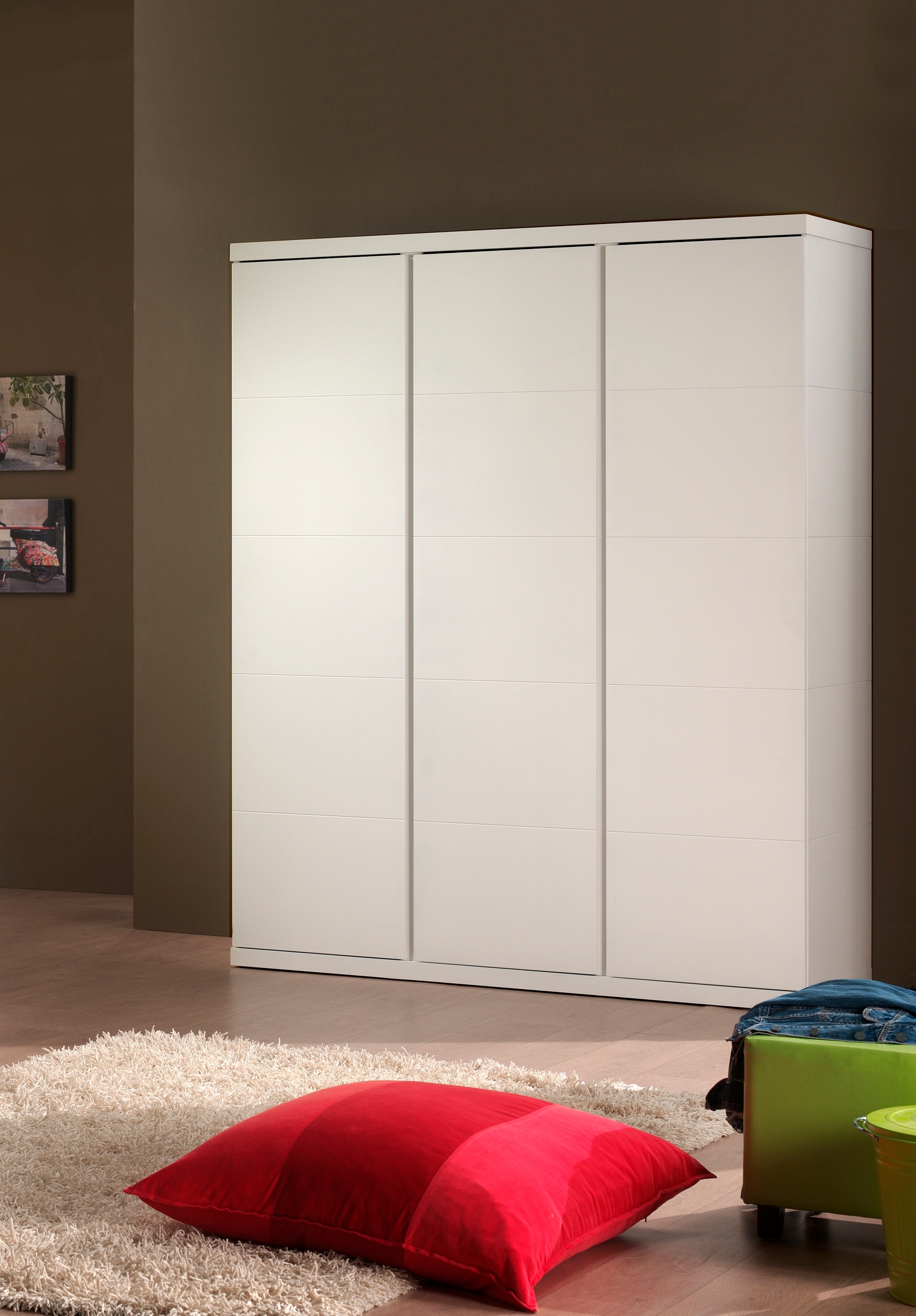 Vipack Kleiderschrank, (Made in Europe), Geräumiger 3-trg. Kleiderschrank in gradlinigem Design, Ausf. Weiß