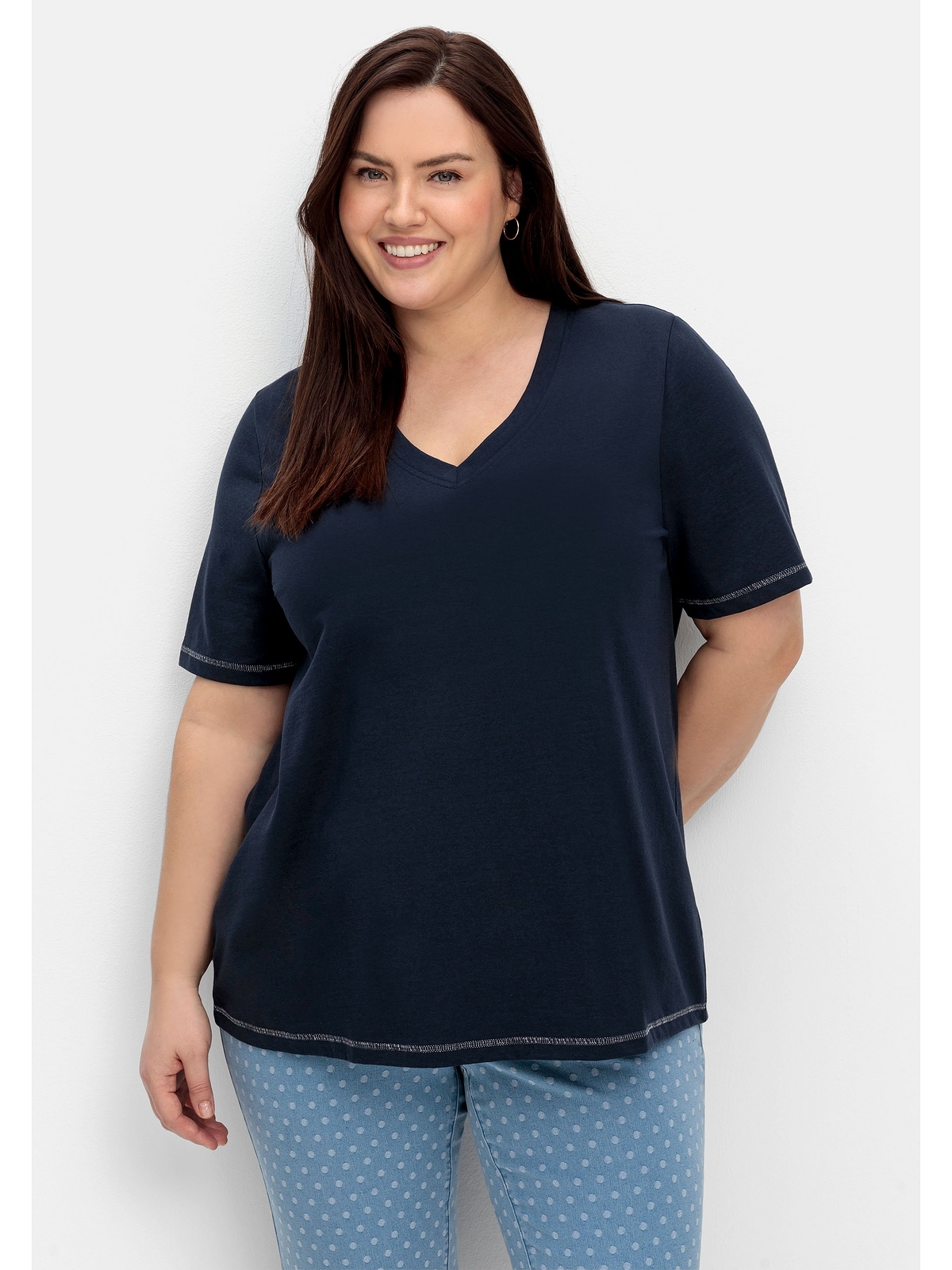 Sheego T-Shirt »Große mit | auf Glitzerdruck für kleinem BAUR der kaufen Schulter Größen«