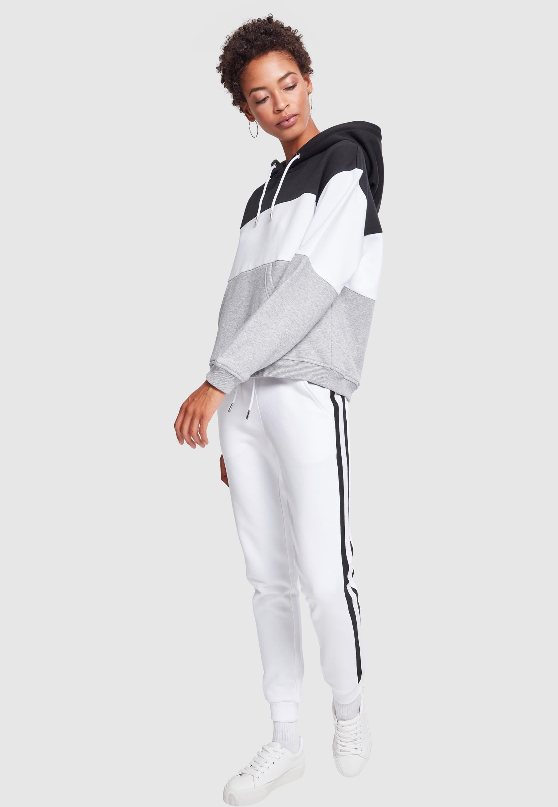 URBAN CLASSICS Jogginghose »Urban Classics Damen Ladies College Contrast Sweatpants«, (1 tlg.)