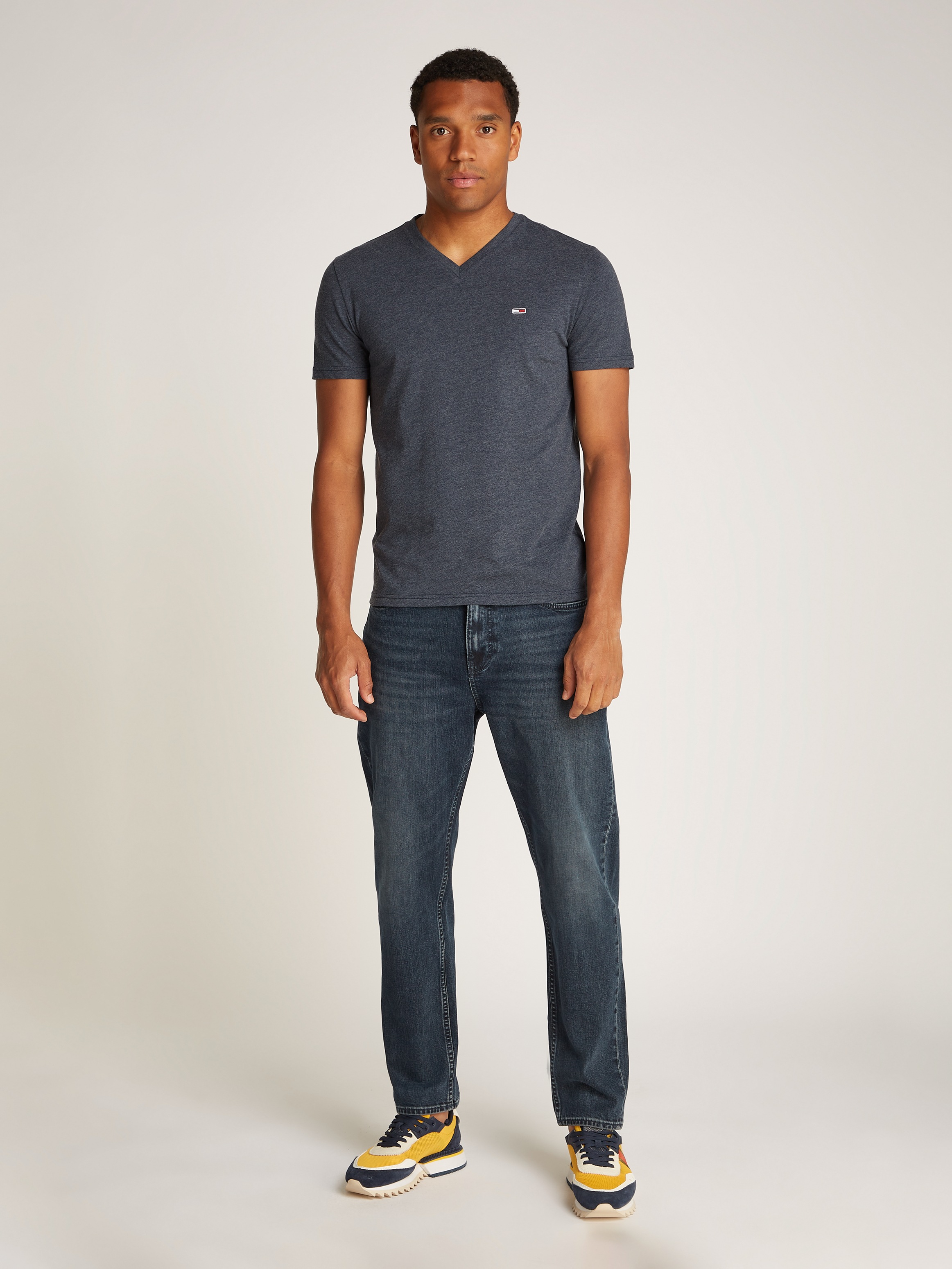 Tommy Jeans T-Shirt »TJM XSLIM JASPE VNECK TEE EXT«, in Melange-Optik