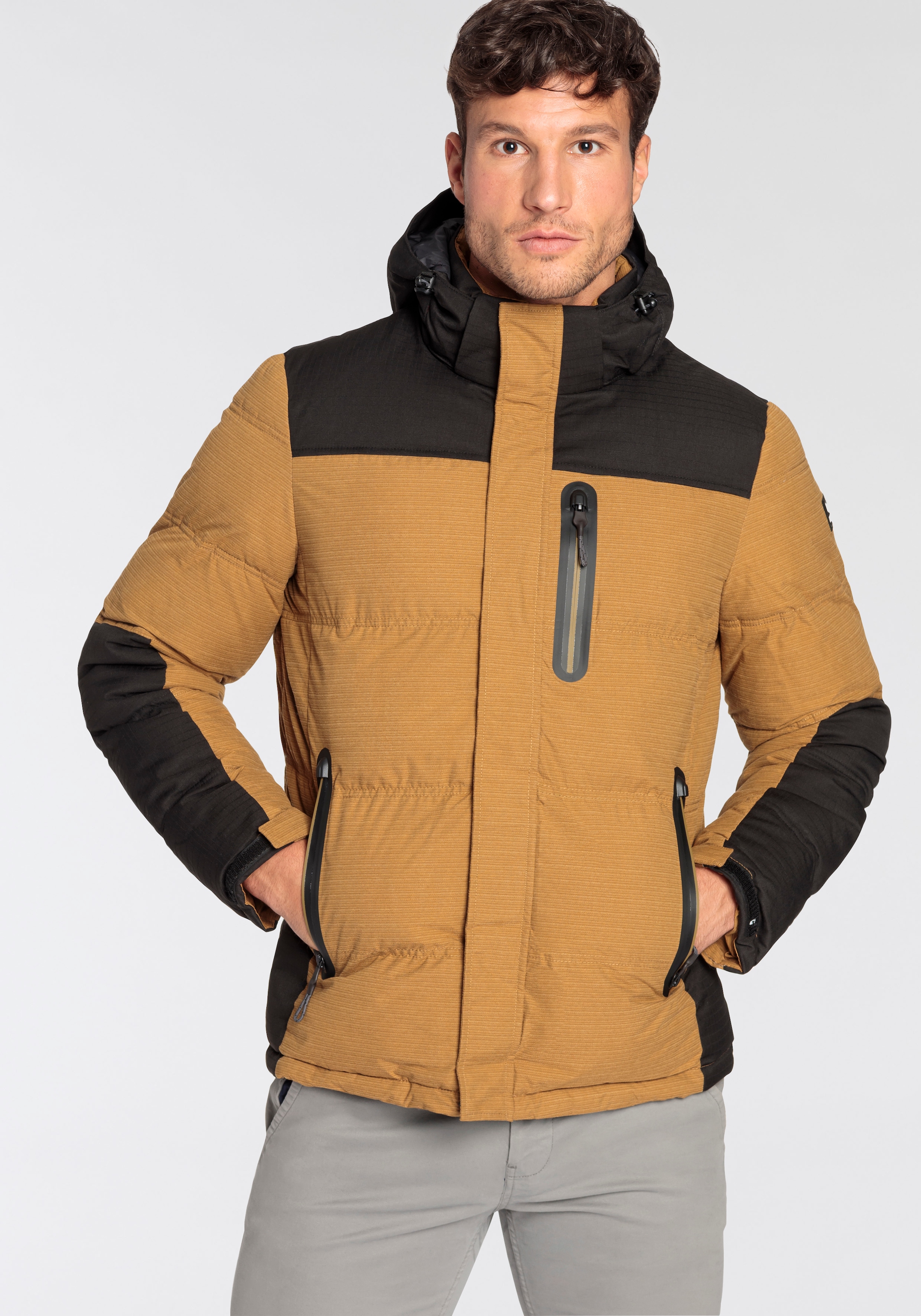 Outdoorjacke, mit Kapuze