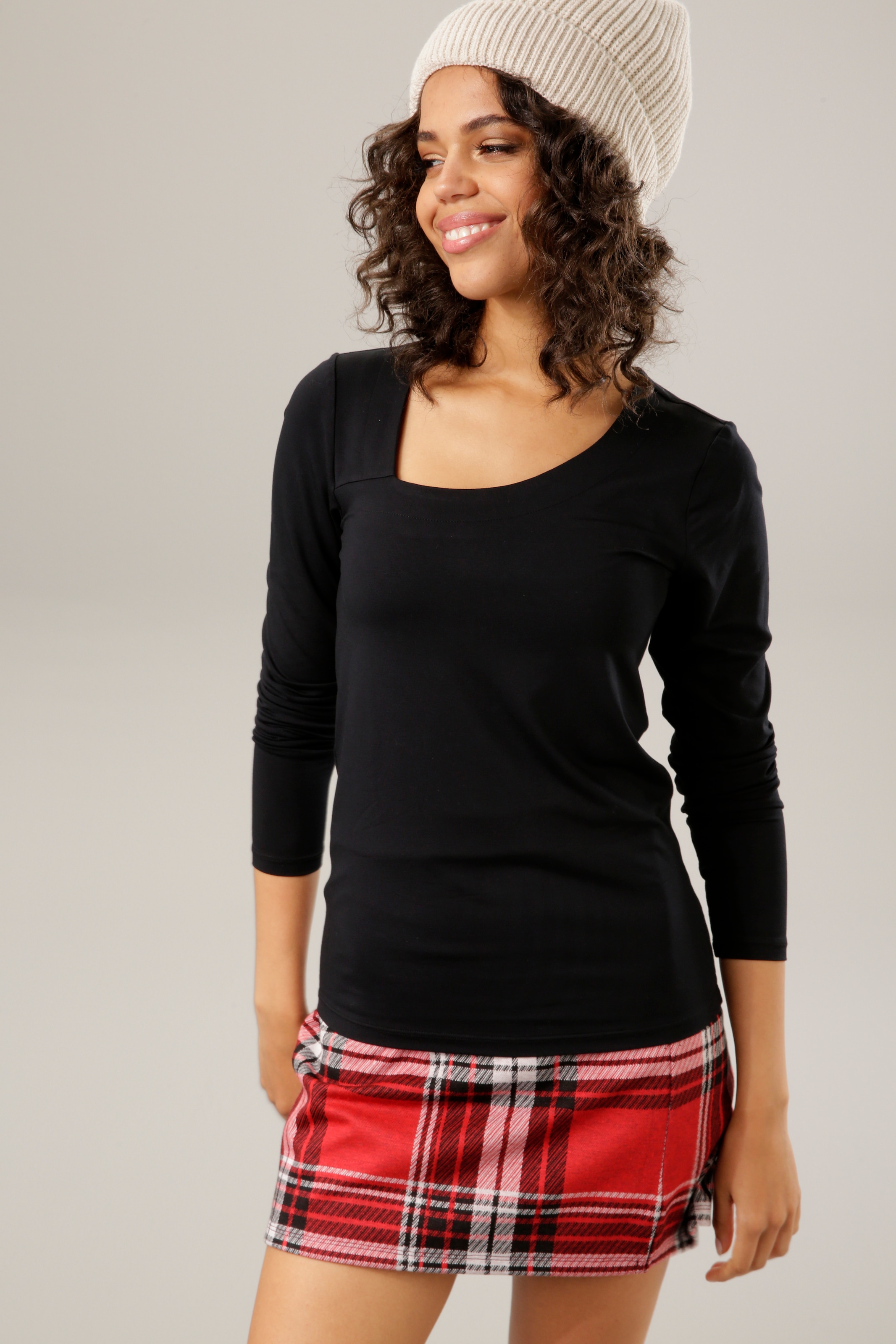 Aniston CASUAL Langarmshirt, | BAUR mit NEUE KOLLEKTION rundhals-Ausschnitt für - kaufen asymmetrischem
