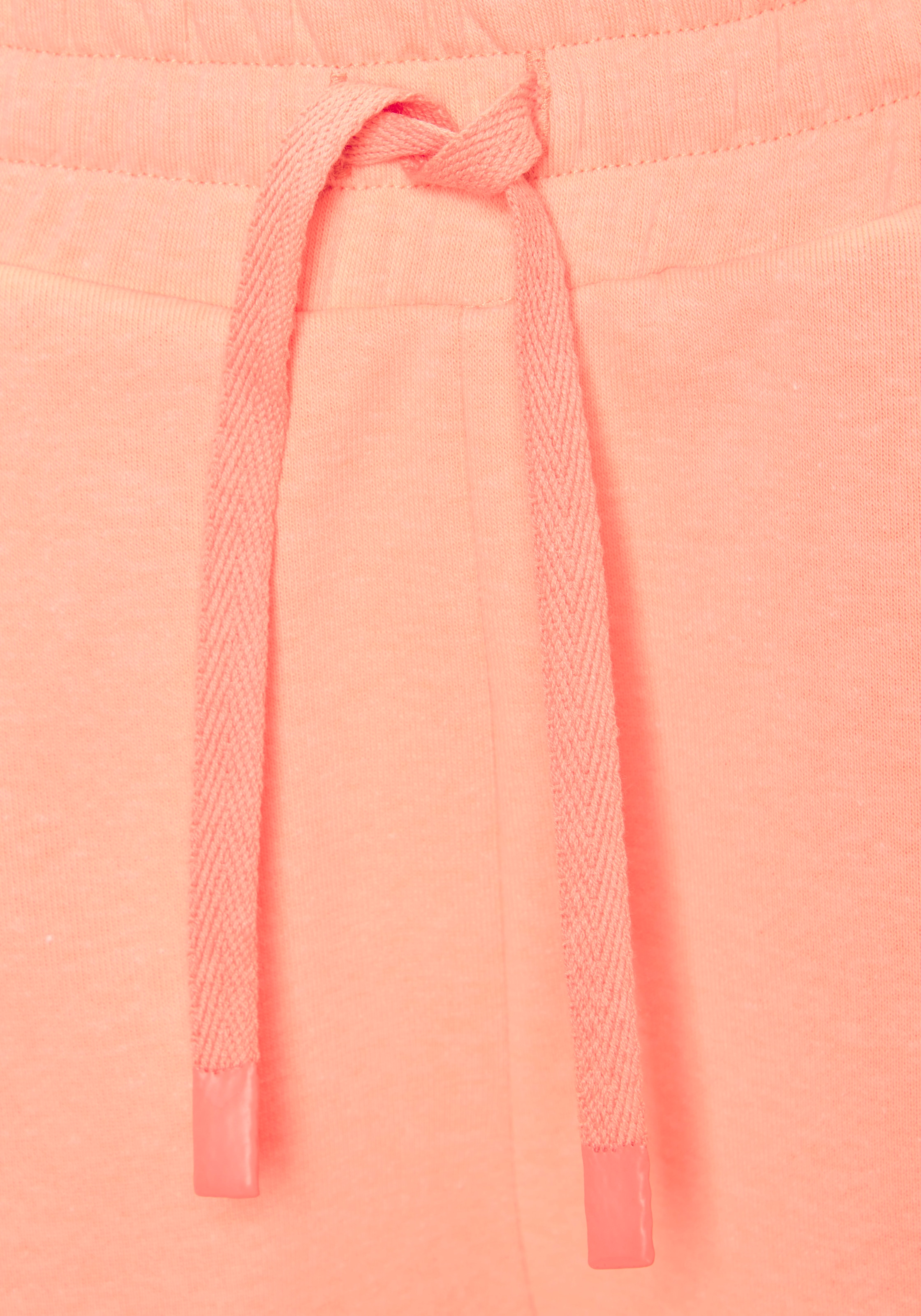 Bench. Loungewear Shorts  mit seitlichen Ziernähten