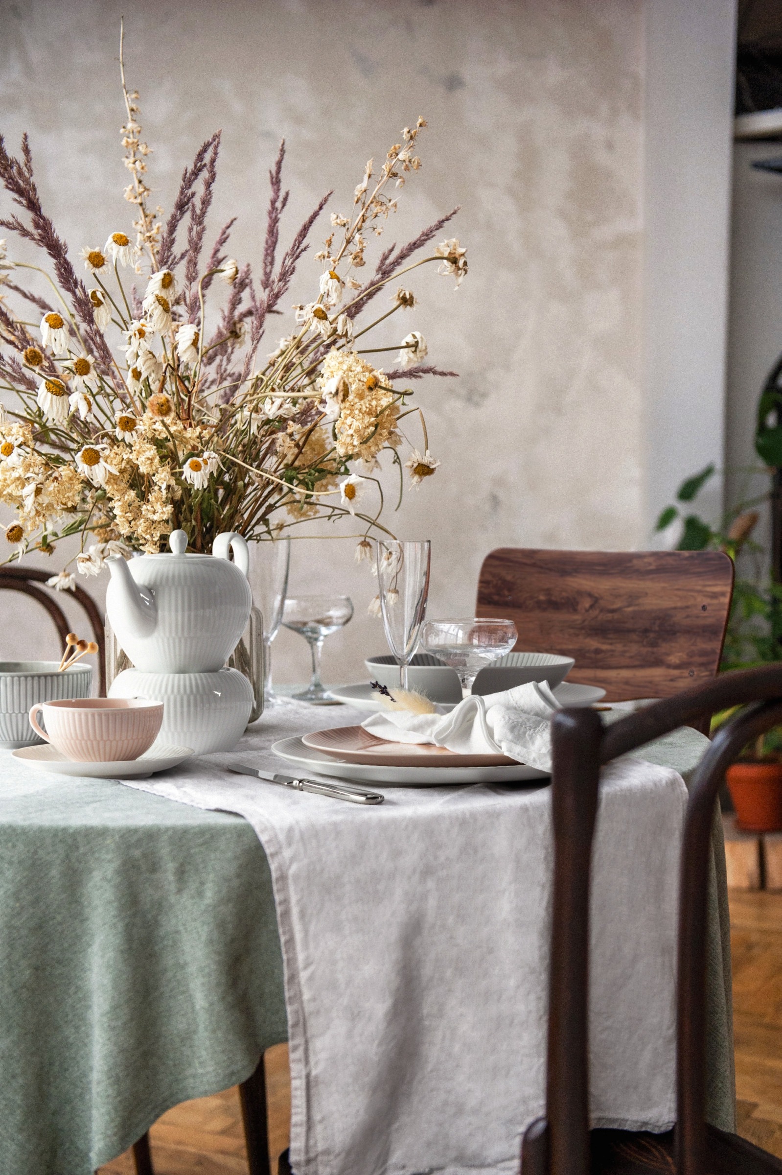 Seltmann Weiden Kaffeeservice »Geschirr-Set, 18 Teile, Amina«, (Set, 18 tlg., 6x Kaffeeobertasse, 6x Kombi-Untertasse, 6x Frühstücksteller), Tassen, Untertassen, Teller, Made in Germany, 18 Teile, für 6 Personen