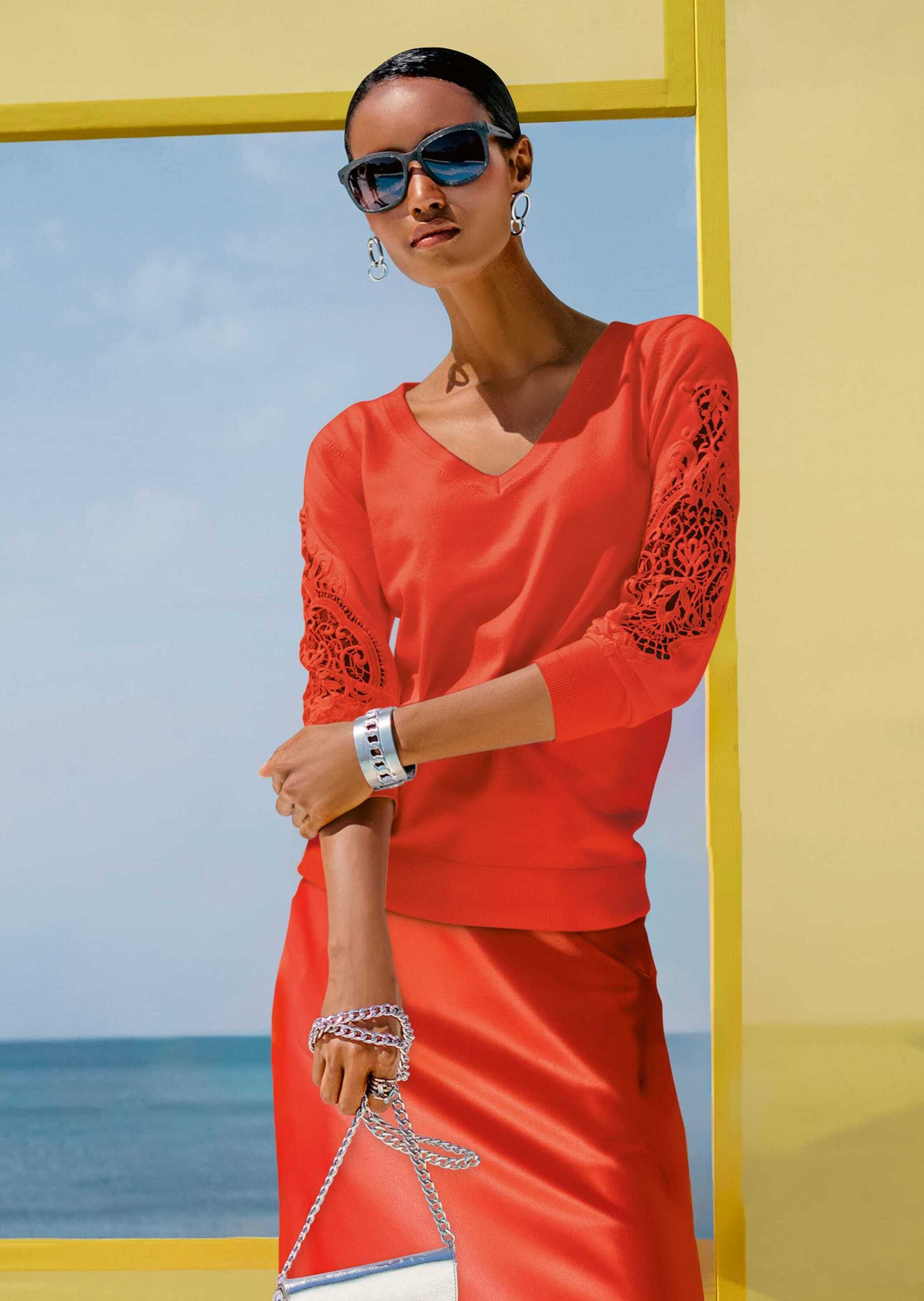 MADELEINE Longpullover "Pullover Pullover mit V-Ausschnitt und Spitzeneinsa günstig online kaufen