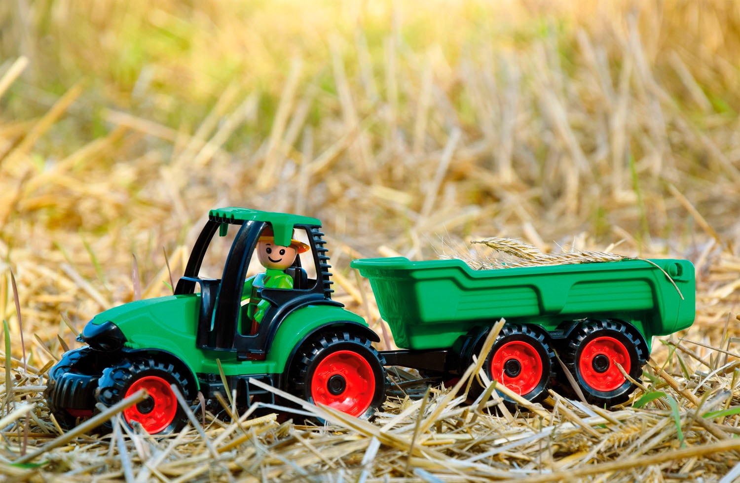 Lena® Spielzeug-Traktor »Truckies«, mit Anhänger; inklusive Spielfigur; Made in Europe