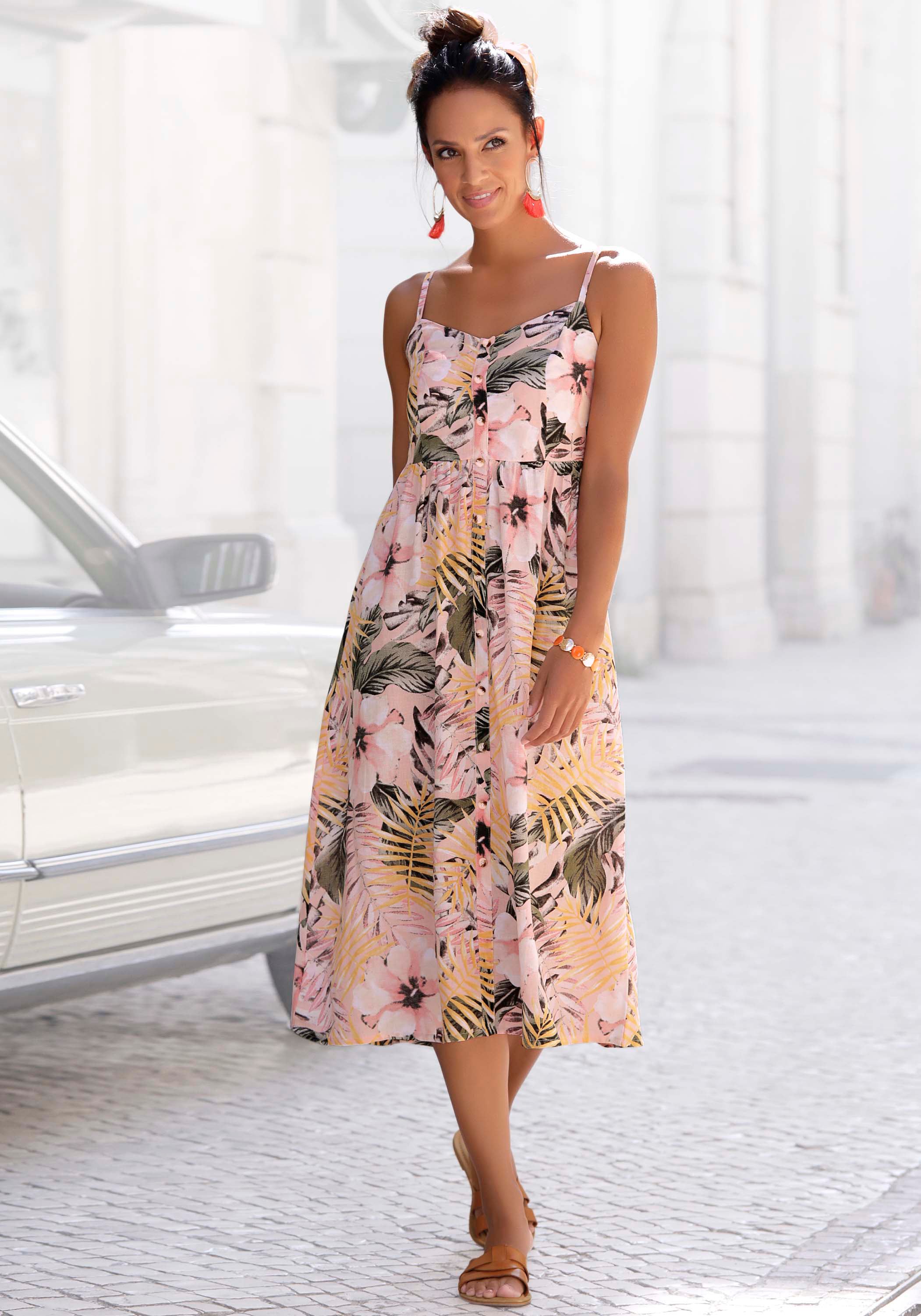 LASCANA Sommerkleid "aus Leinenmix mit Baumwolle und tropischem Alloverdruck" elegantes Midikleid, Strandkleid, Spaghettikleid, Leinenkleid