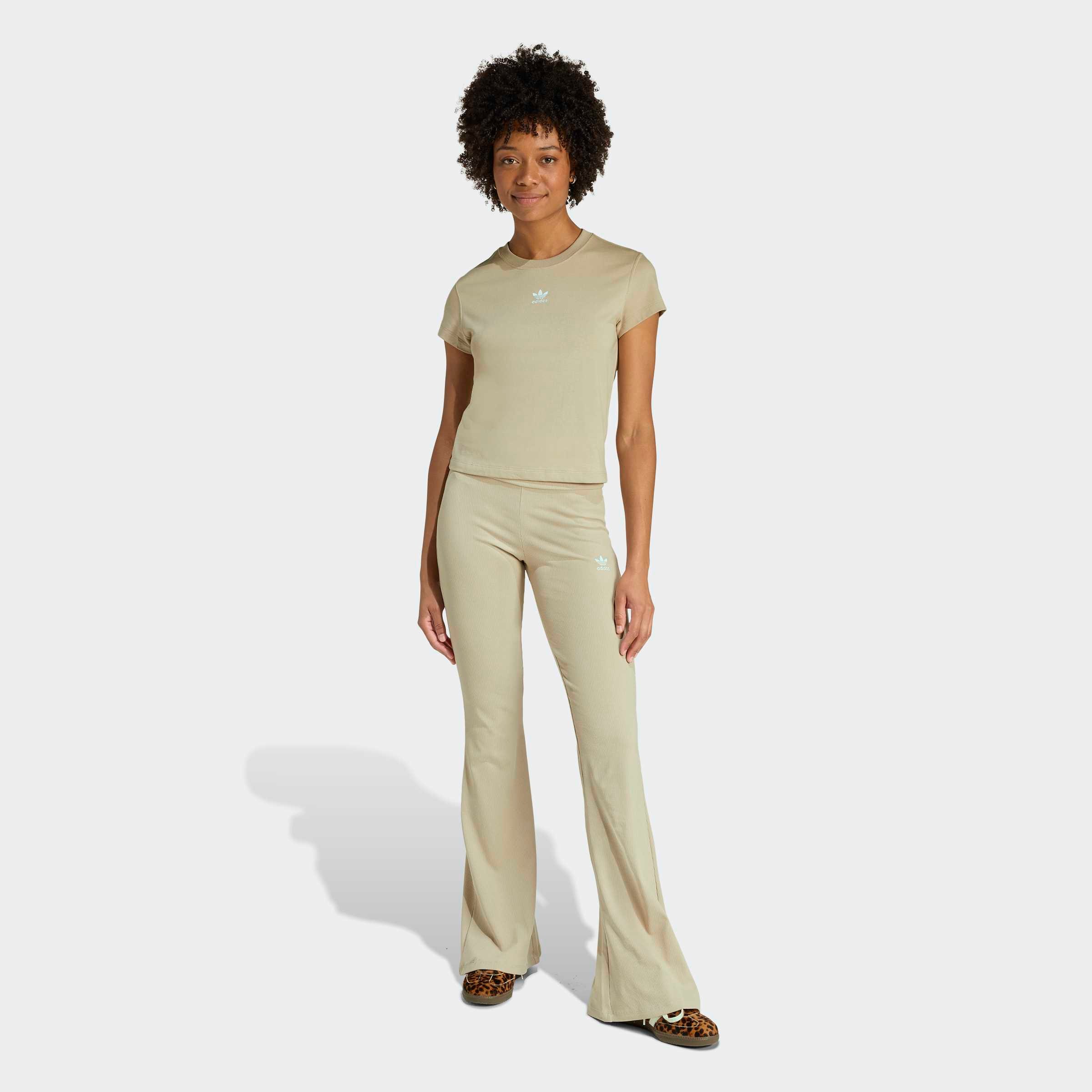 adidas Originals »ESSENTIALS RIB FLARED«  mit ausgestelltem Bein und Ripp Optik, hoher Bund