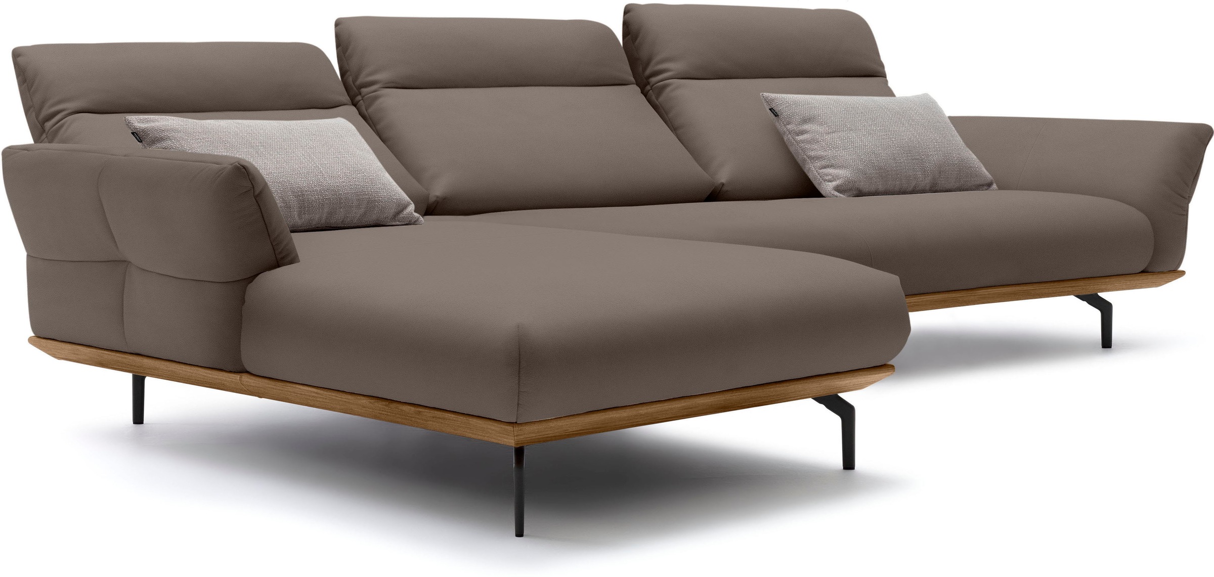 Creation BY ROLF BENZ Ecksofa »CR.460«, Sockel in Nussbaum, Winkelfüße in Umbragrau, Breite 338 cm