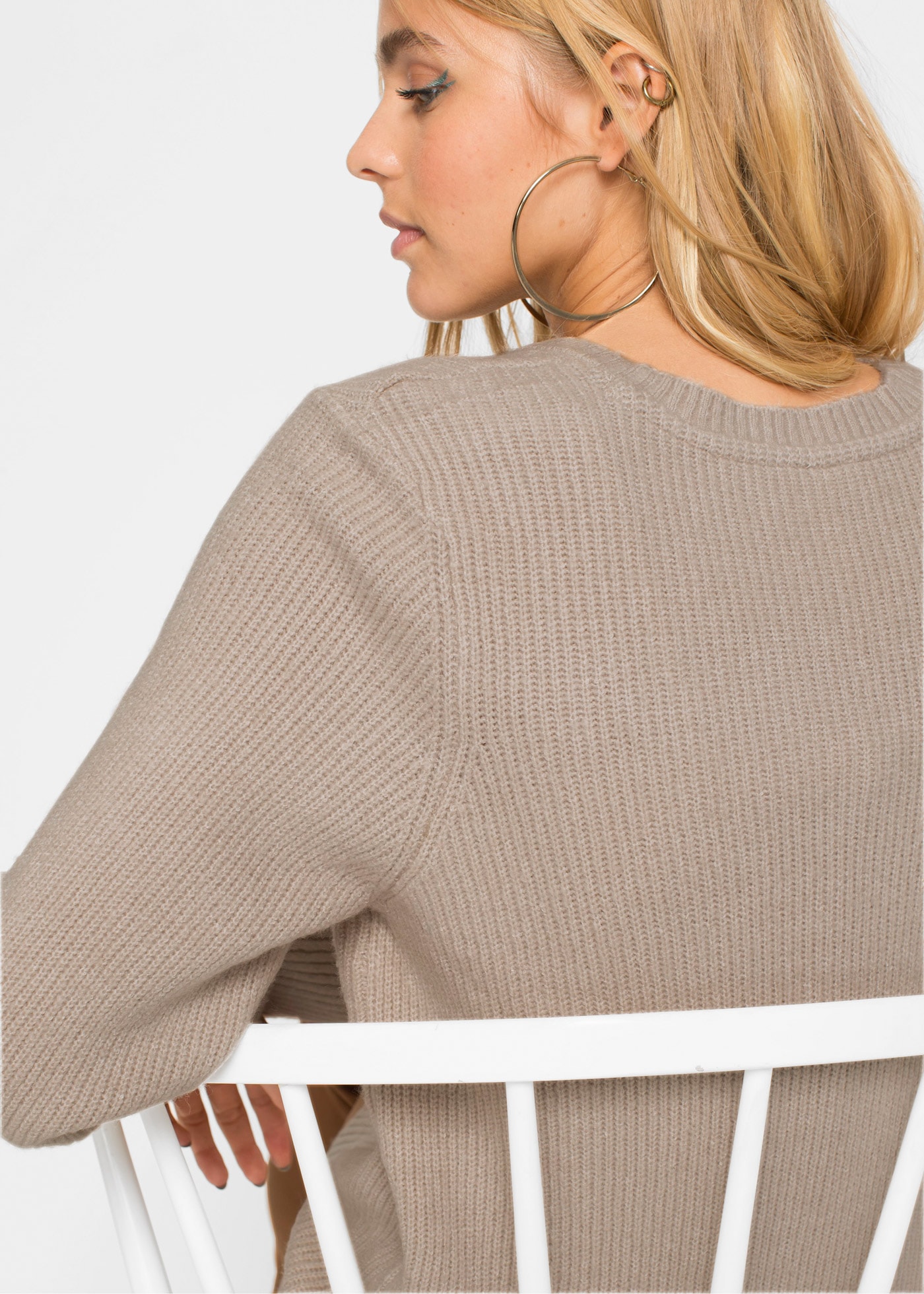 bonprix Longpullover »Longpullover mit Knöpfen« mit dekorativen Knöpfen, mit Rundhalsausschnitt
