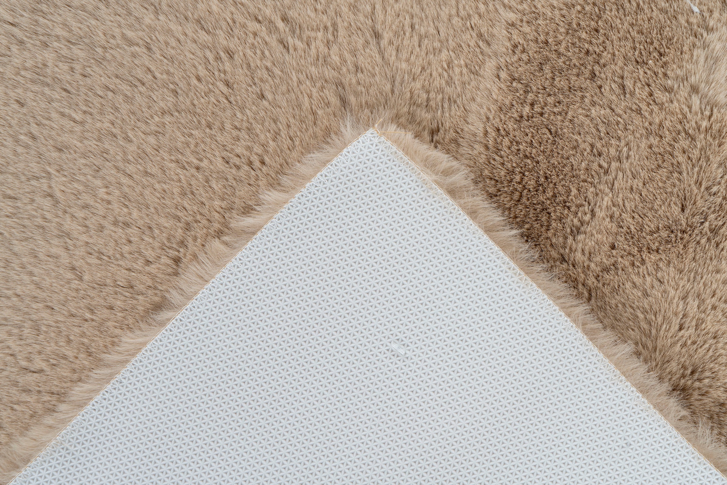 Kayoom Badematte »Rabbit Light«, rutschhemmend beschichtet, fußbodenheizungsgeeignet, weiche Kaninchenfell Haptik, Badezimmer, Kinderzimmer, Schlafzimmer