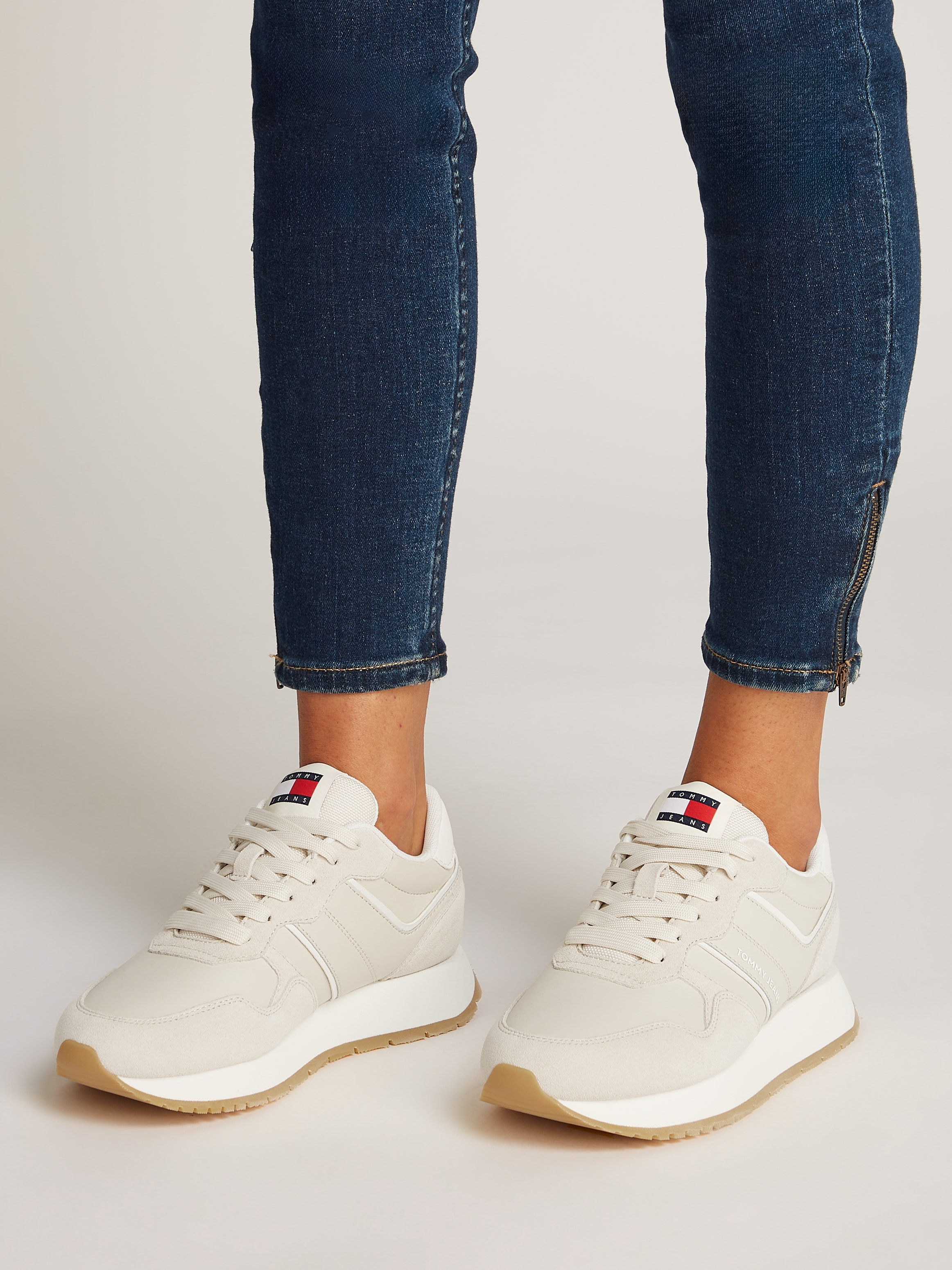 Tommy Jeans Plateausneaker »TJW EVA RETRO RUNNER«, Freizeitschuh, Halbschuh, Schnürschuh mit gepolstertem Schaftrand