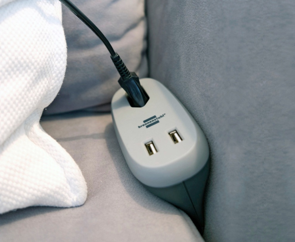 Brennenstuhl Steckdose, Gaming-Steckdose für die Nutzung direkt am Sofa, mit zwei USB-Ports