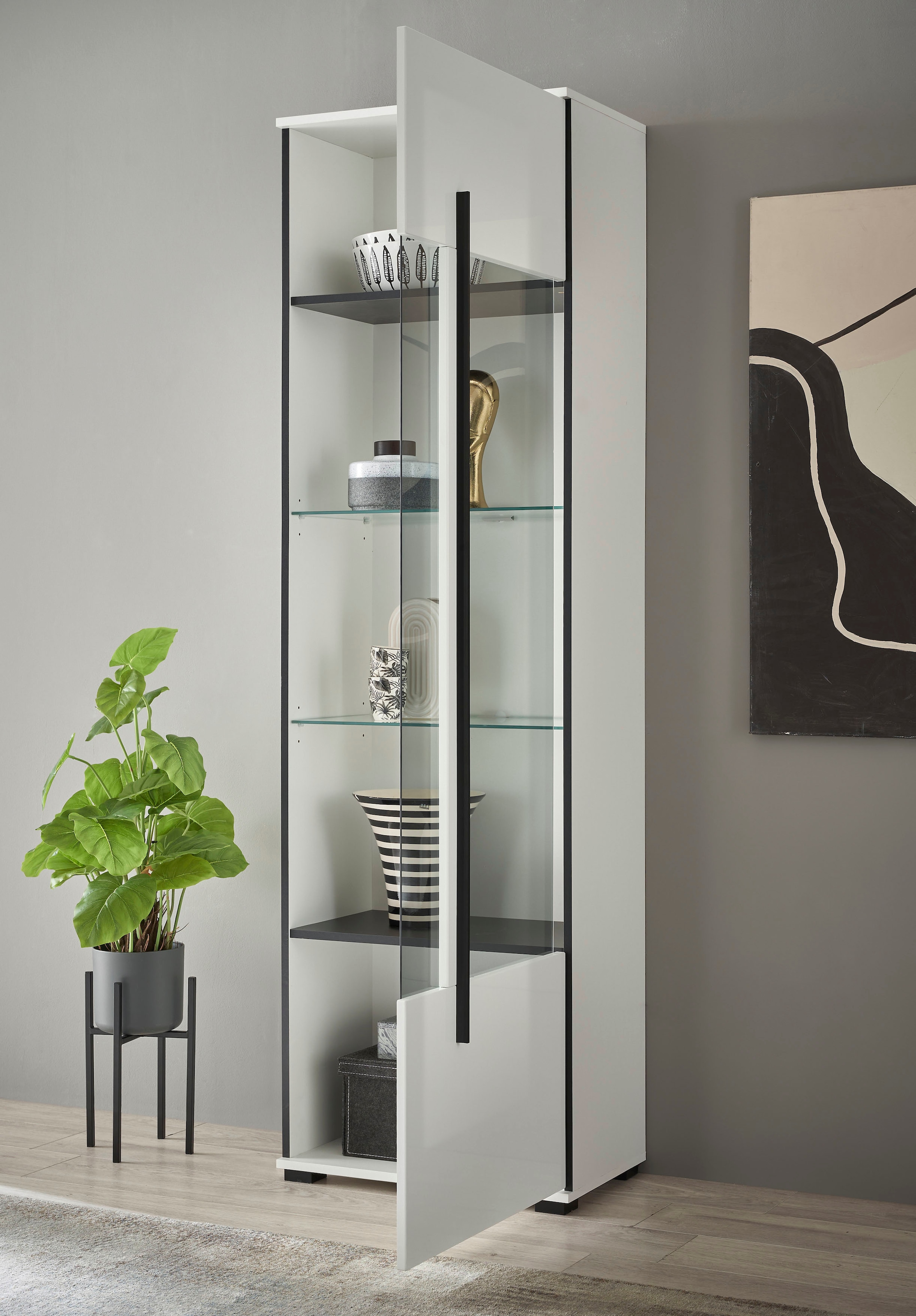 INOSIGN Vitrine »Cantara, Vitrinenschrank in Eiche Evoke oder weiß, Standvitrine«, schwarzer Stangengriff, ausreichend Stauraum, vielseitig einsetzbar