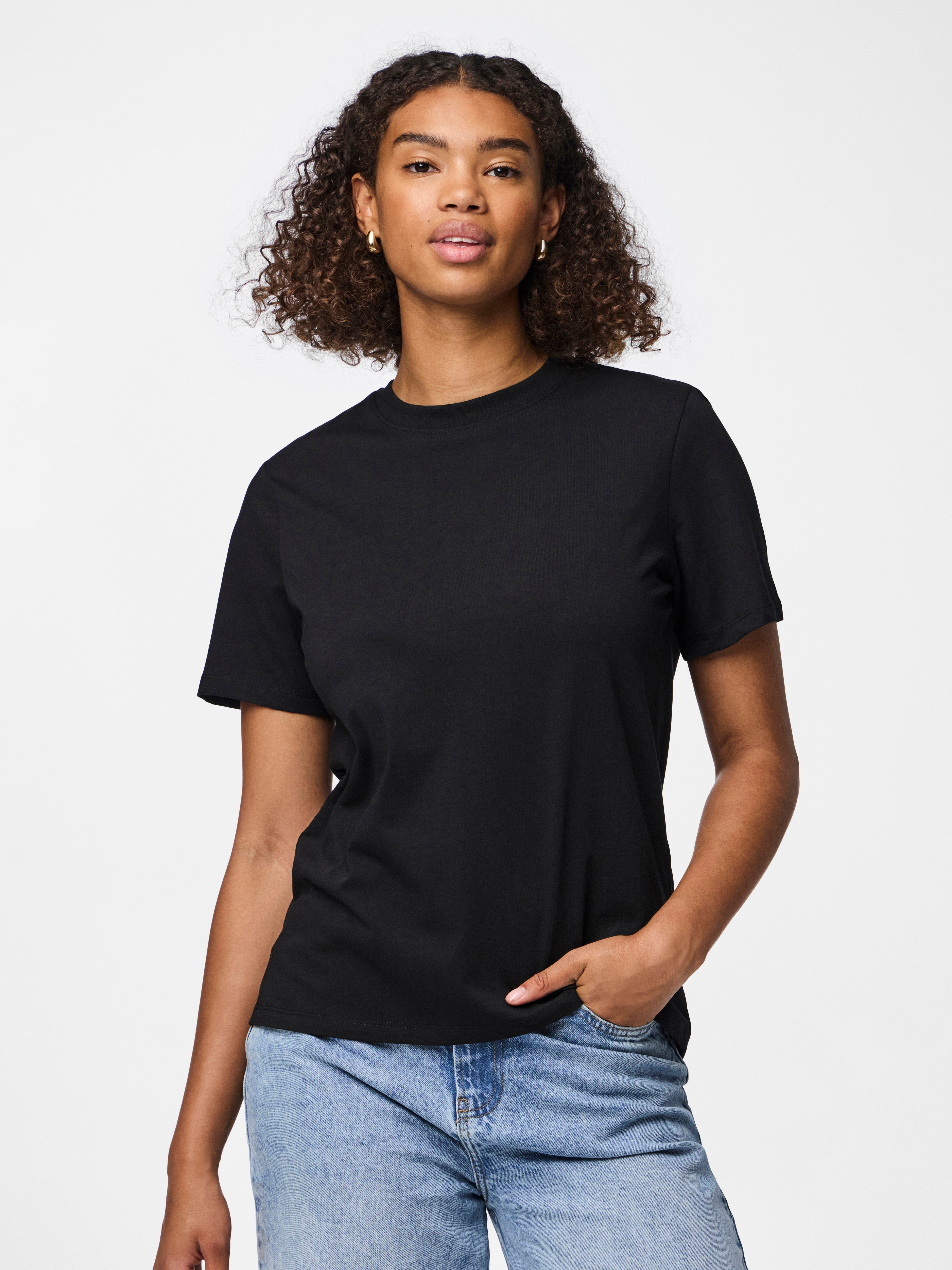 pieces Rundhalsshirt "PCRIA SS SOLID TEE NOOS BC" Baumwolle, regular fit