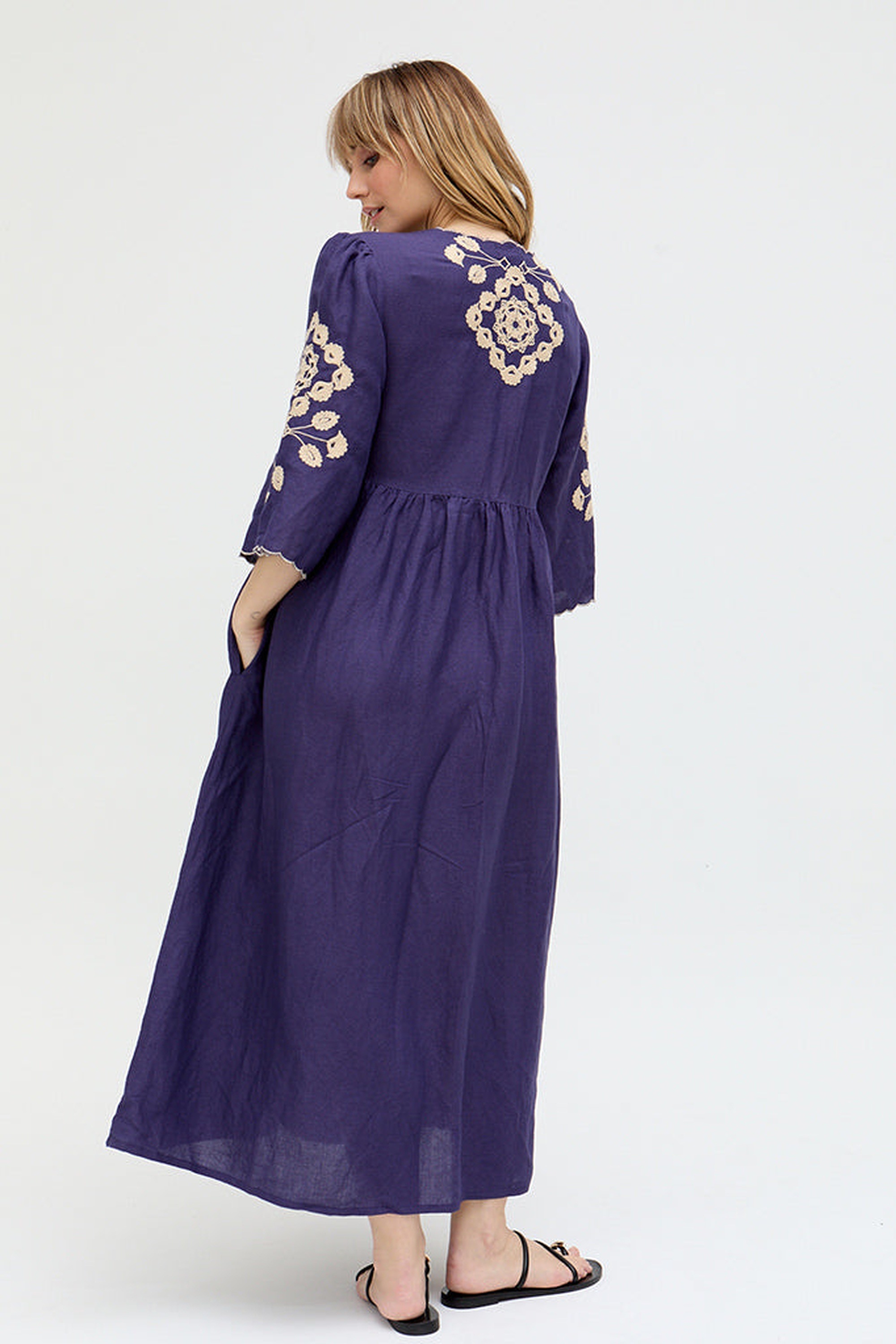 RAFFYA Midikleid »Arianna V- Neck Embroidered Maxi Dress Damen«