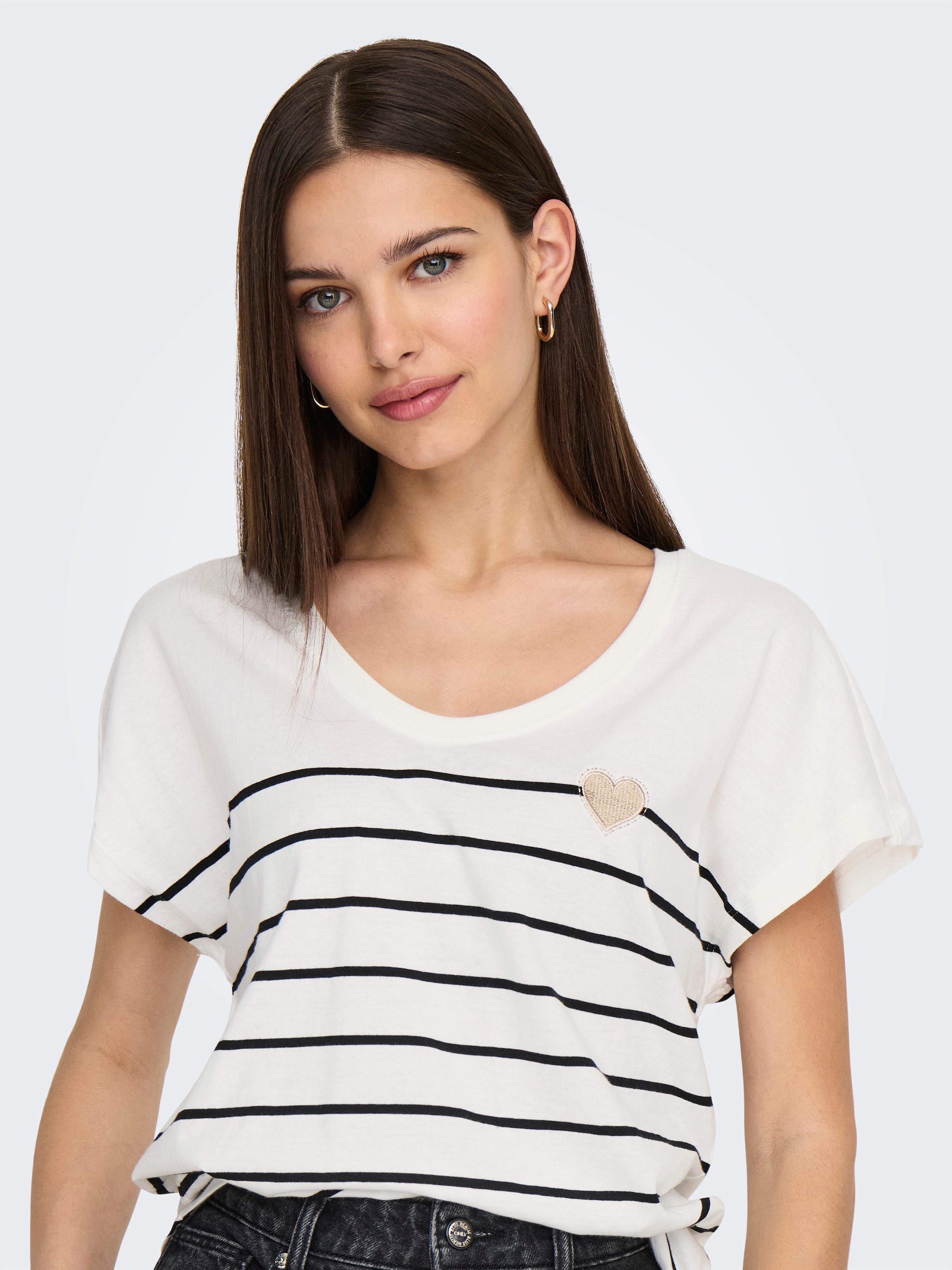 ONLY Kurzarmshirt »ONLEMILY LIFE S/S HEART TOP CS JRS«