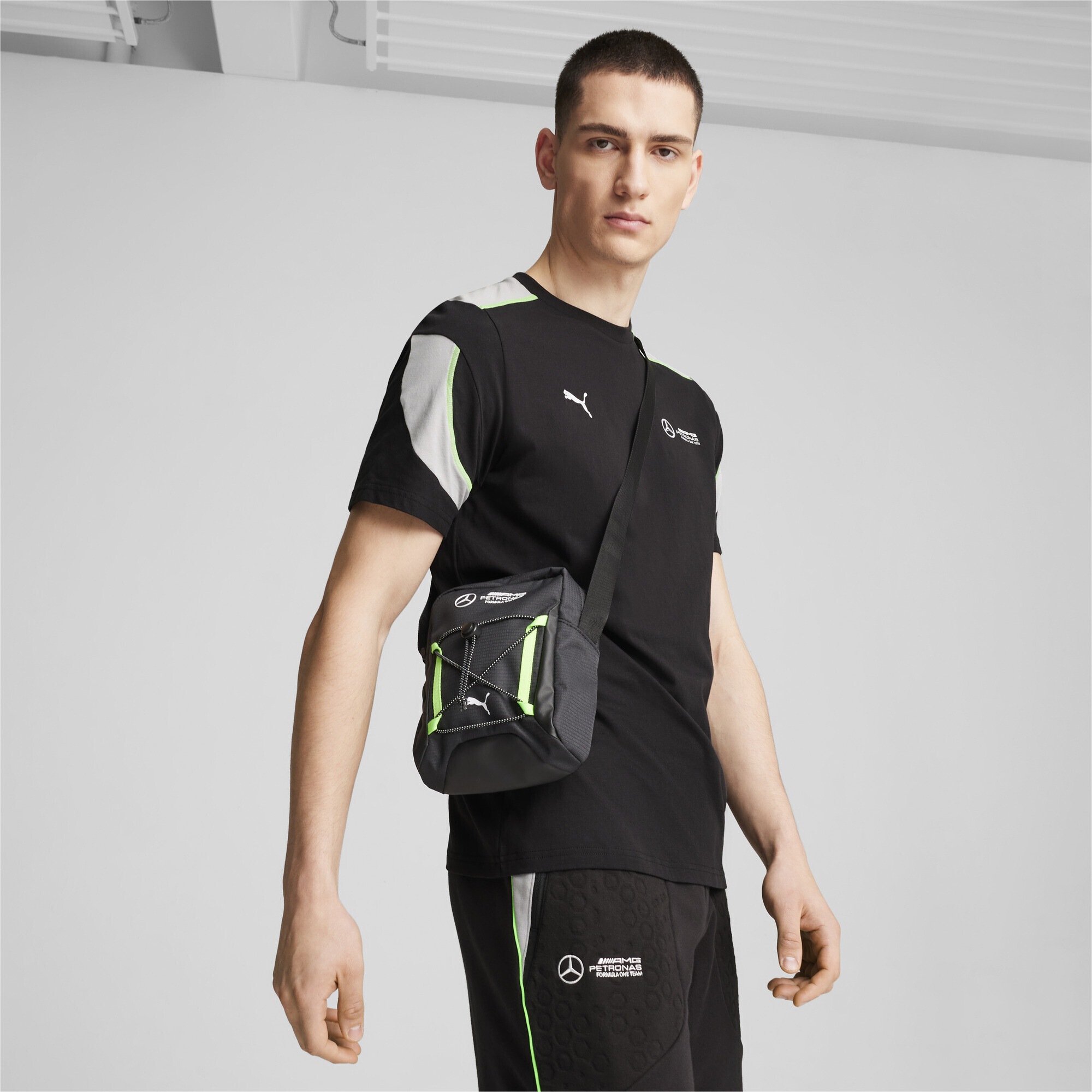 PUMA Umhängetasche »Mercedes-AMG Petronas F1® Umhängetasche Erwachsene«