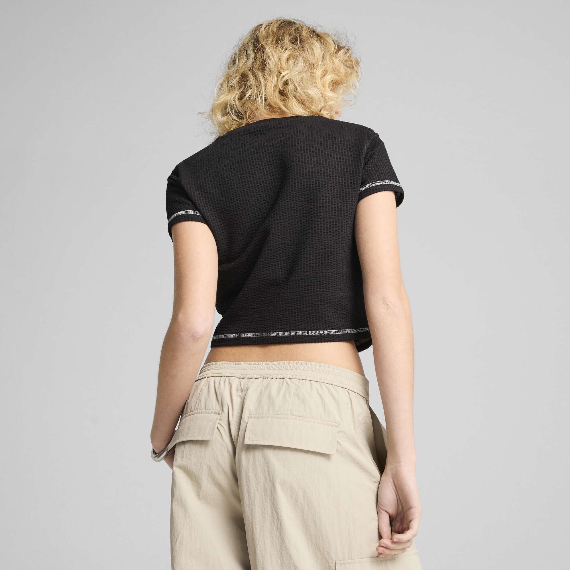 PUMA T-Shirt »DARE TO Kurzes figurbetontes T-Shirt aus strukturiertem Material«