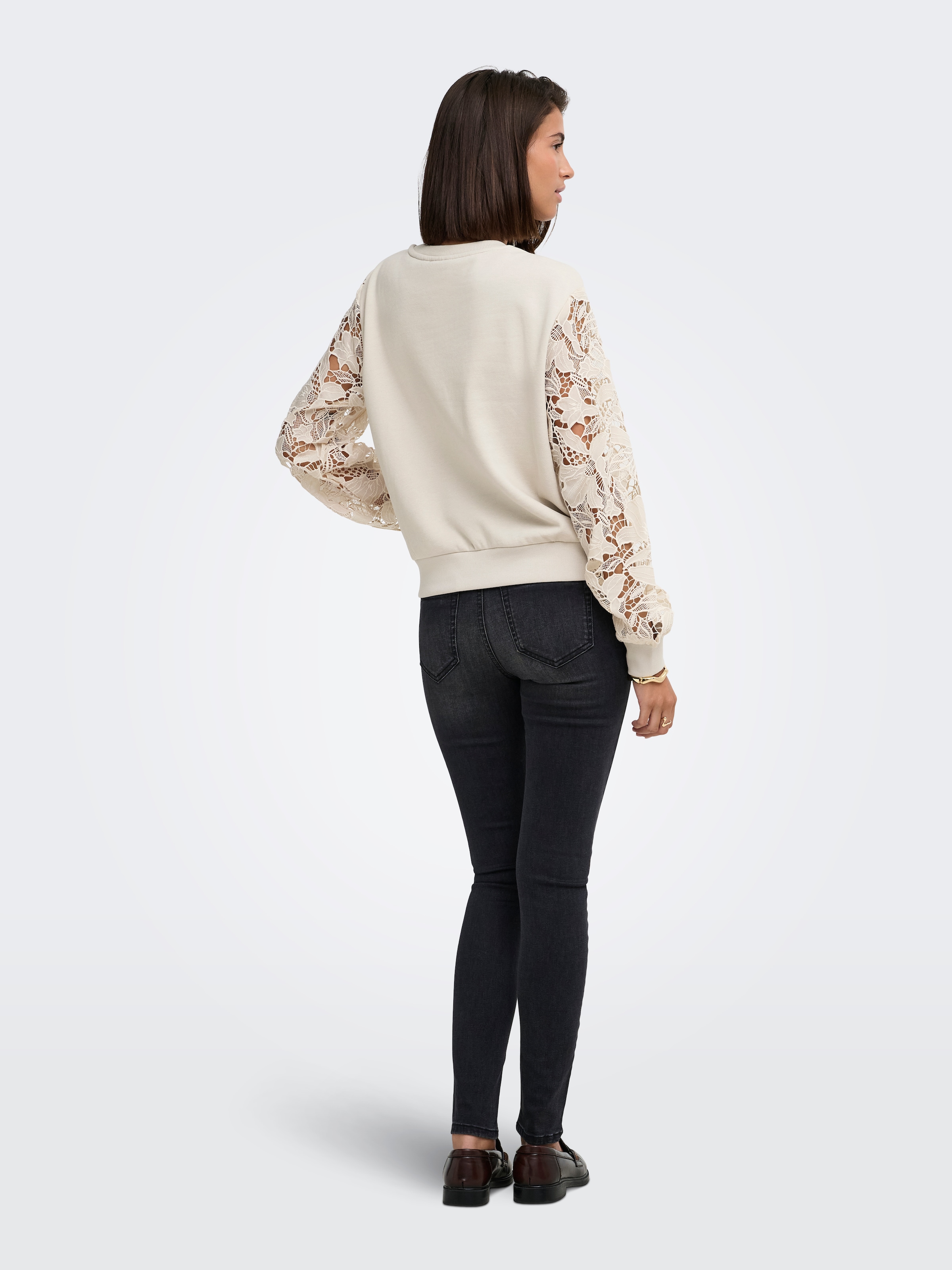 ONLY Sweatshirt »ONLSTILLA L/S LACE SLEEVES CS SWT«, Baumwollmischung, regular fit
