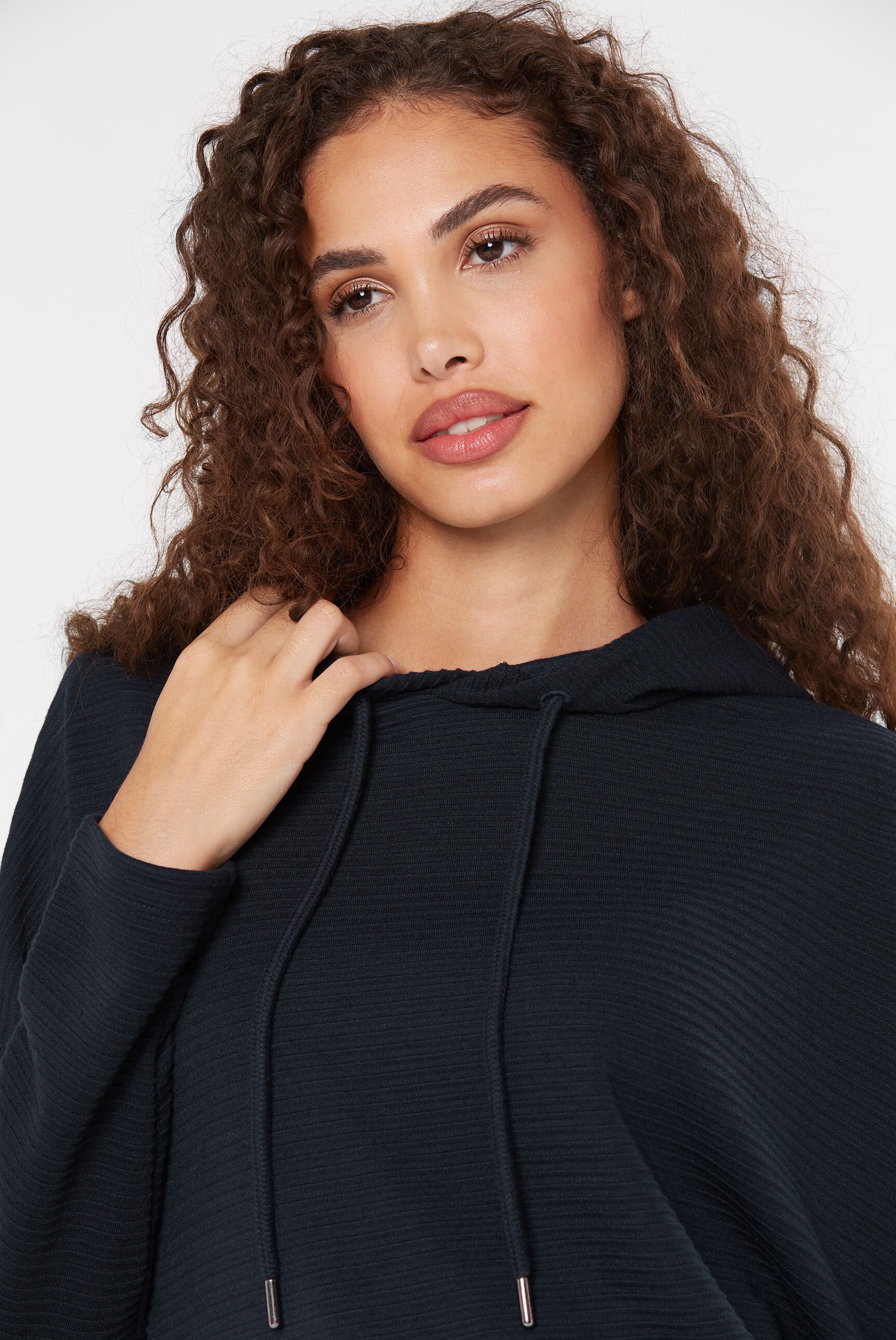 SENSES.THE LABEL Kapuzensweatshirt, mit verkürzten Ärmeln